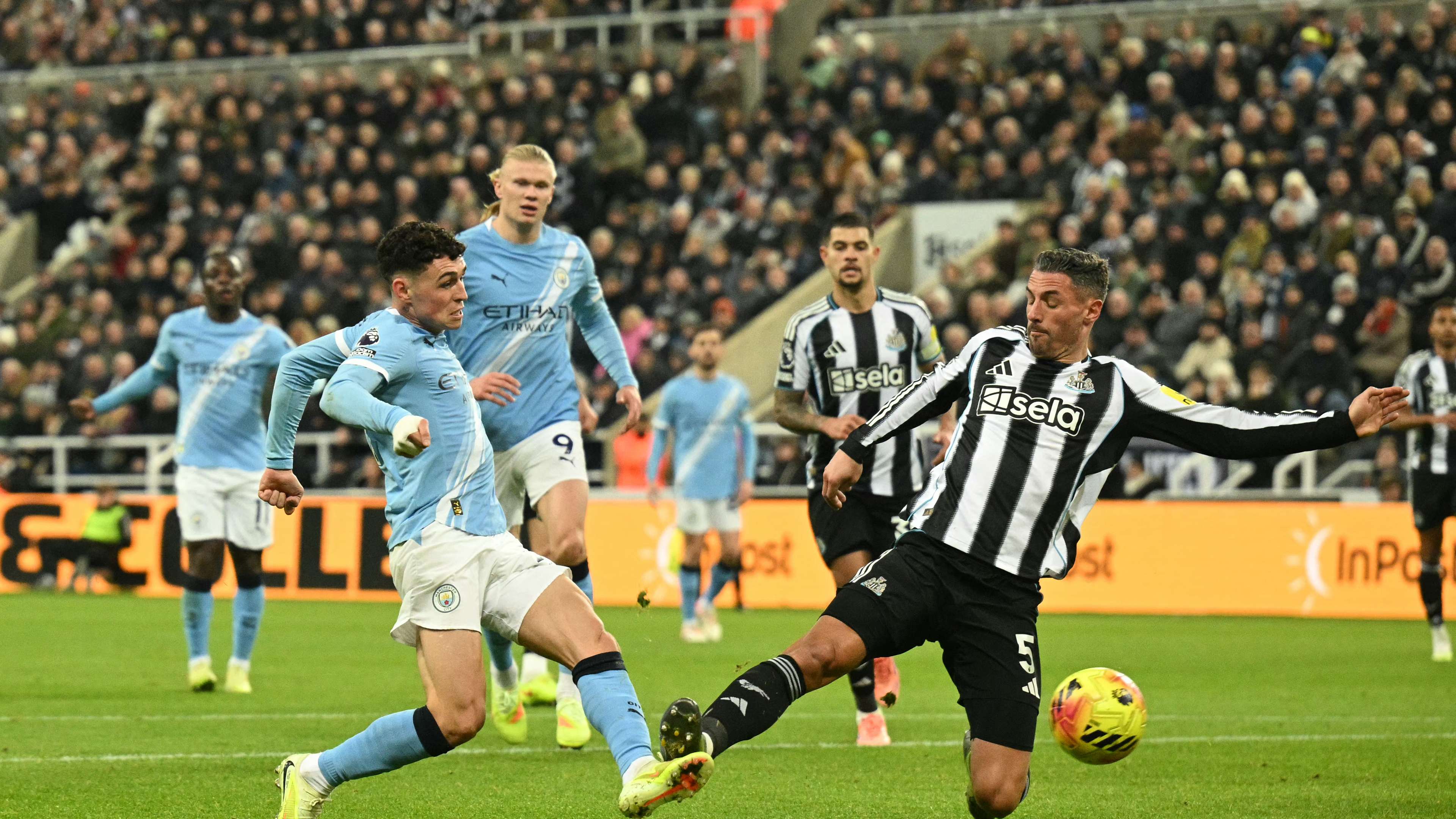 TOPSHOT-FBL-ENG-PR-NEWCASTLE-MAN CITY