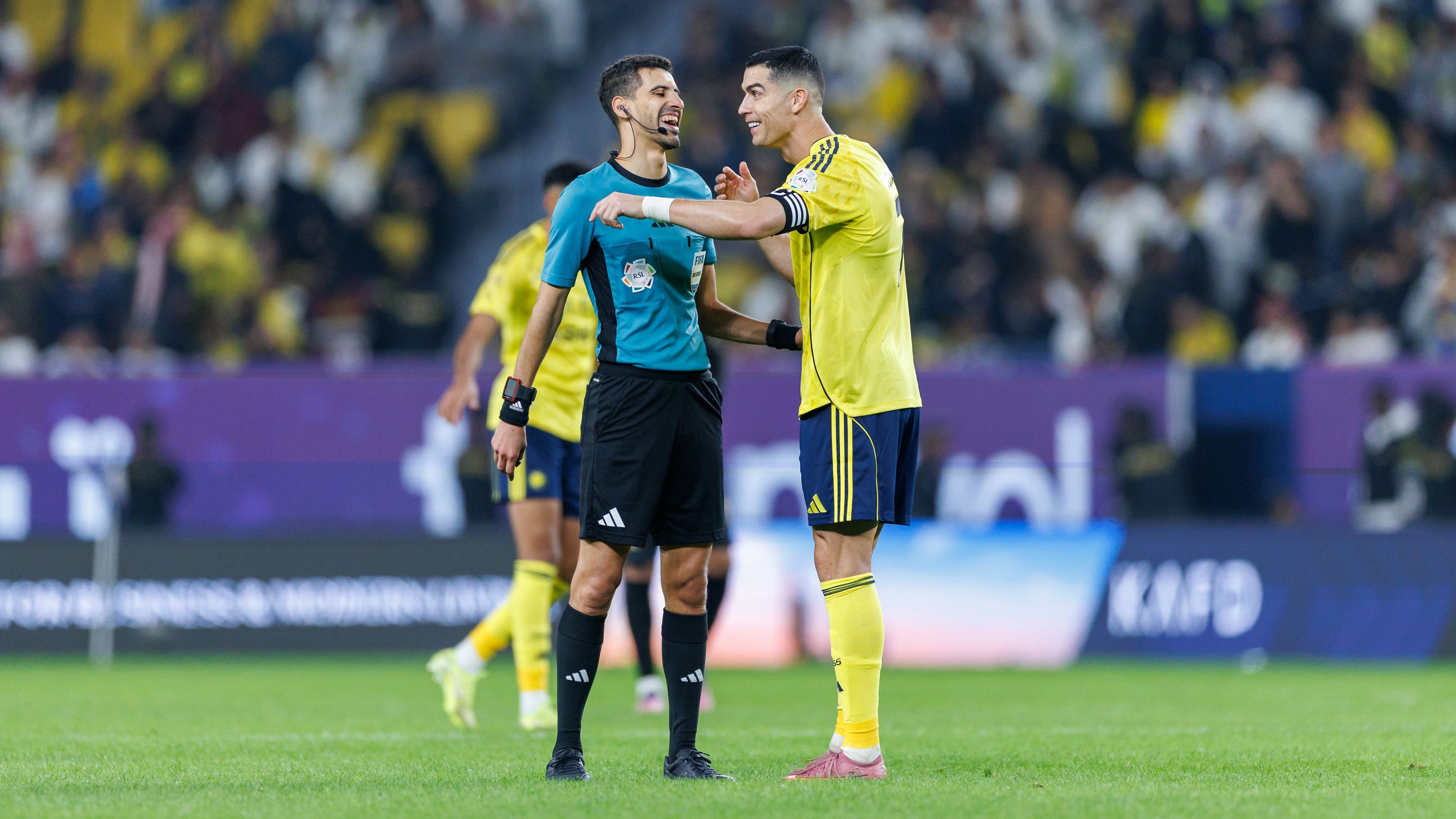 بسبب فيديو ”أحضان كريستيانو رونالدو”! .. مسؤول نصراوي سابق يطالب بتحقيق عاجل في أحداث ما بعد مواجهة الخليج | العربية Goal.com