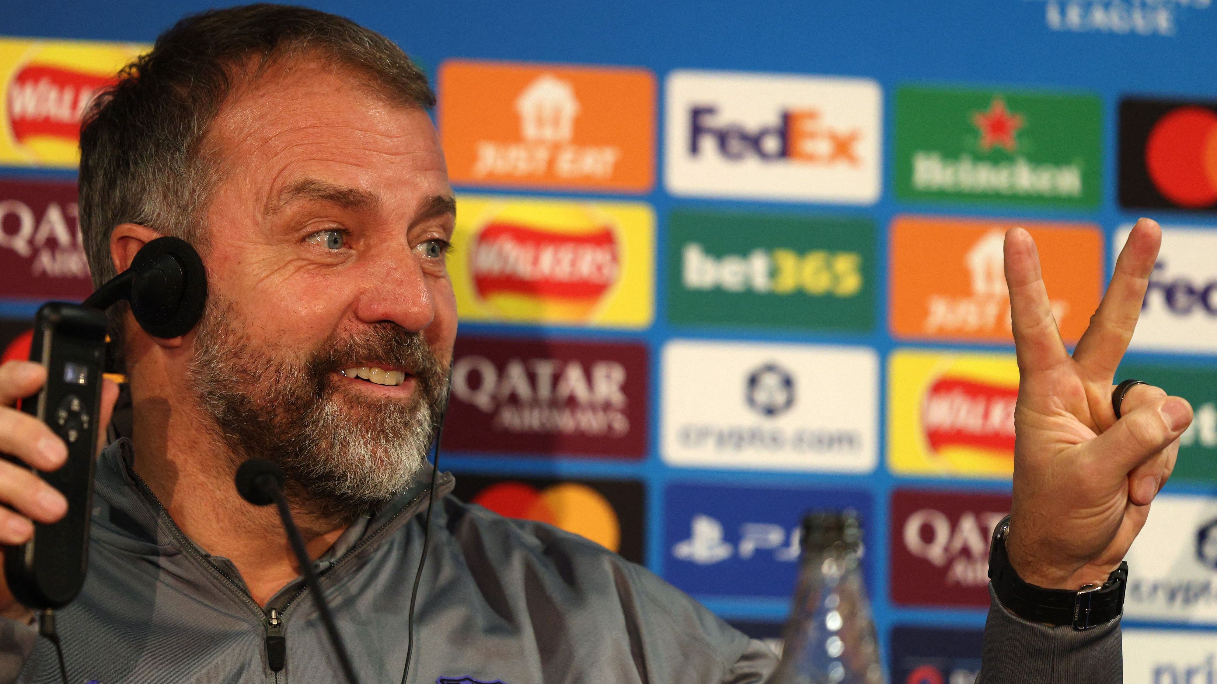 TOPSHOT-FBL-EUR-C1-BARCELONA-PRESSER