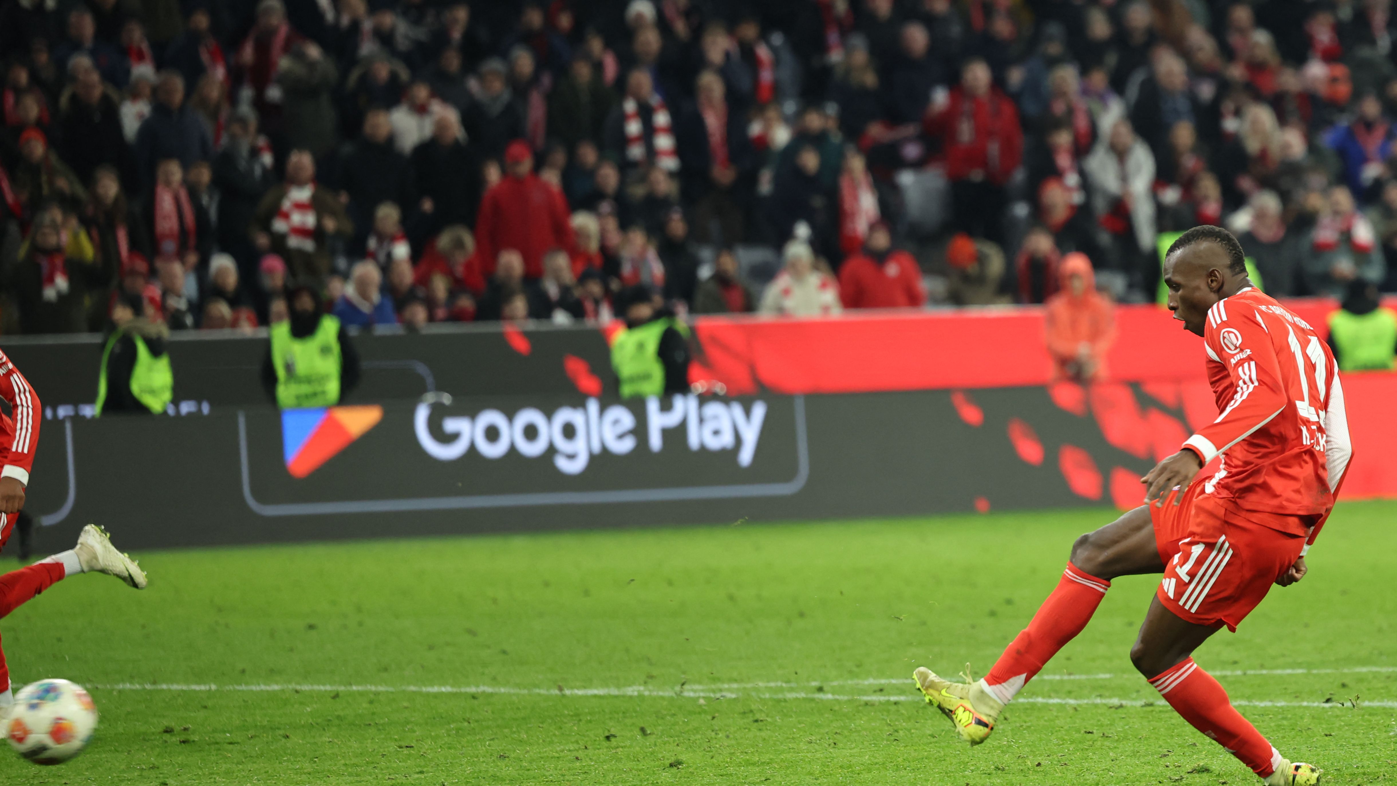 FBL-GER-BUNDESLIGA-BAYERN MUNICH-ST PAULI