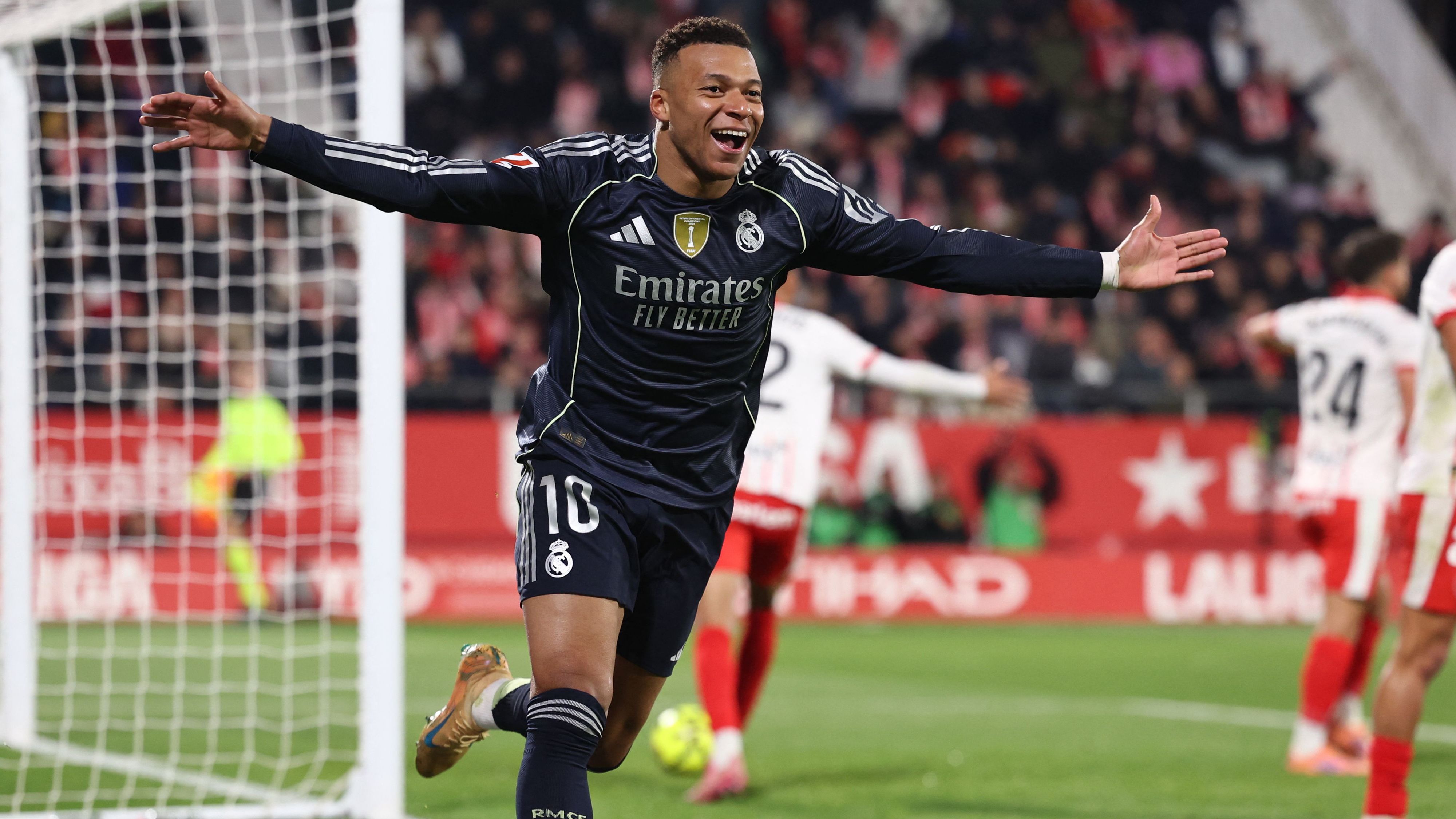 TOPSHOT-FBL-ESP-LIGA-GIRONA-REAL MADRID