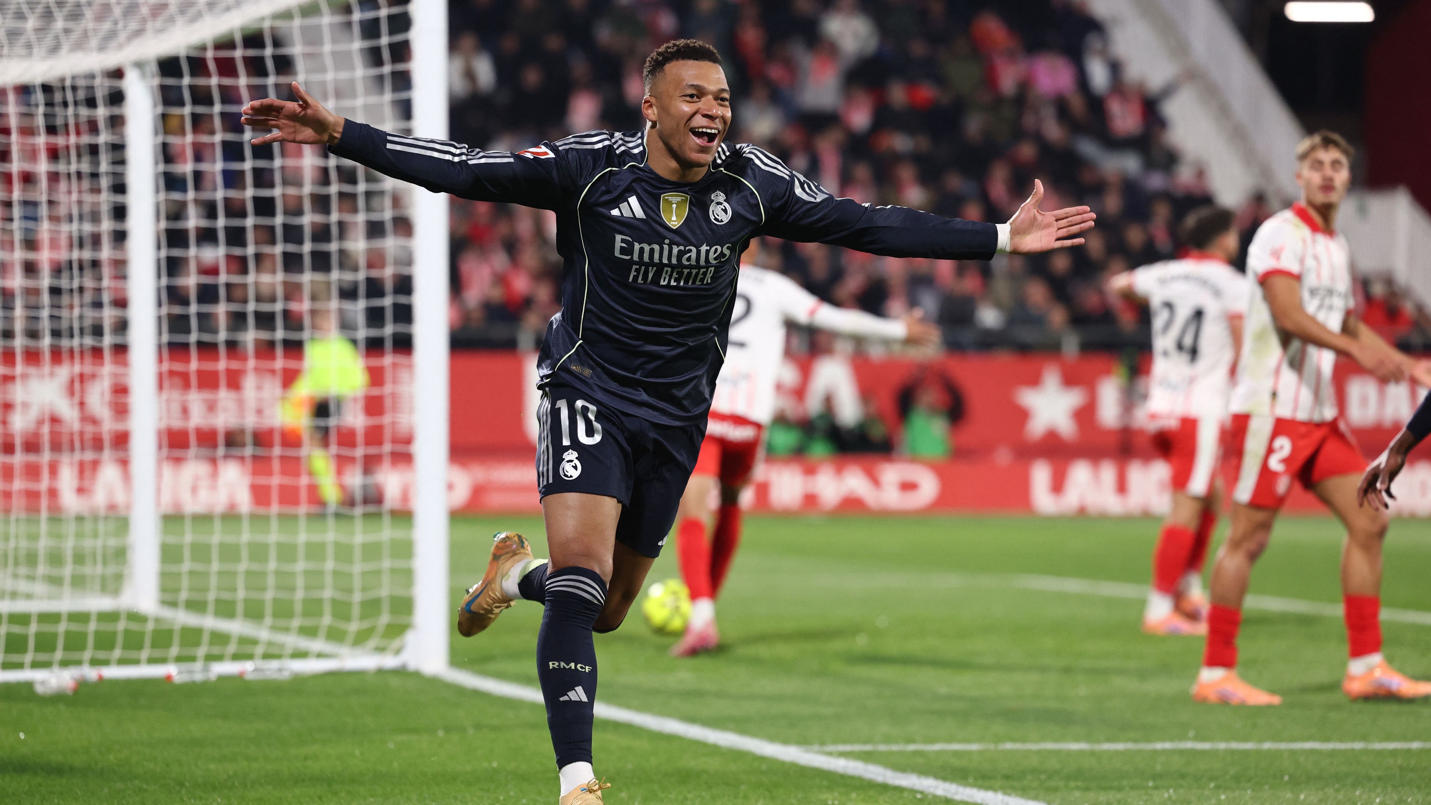 TOPSHOT-FBL-ESP-LIGA-GIRONA-REAL MADRID