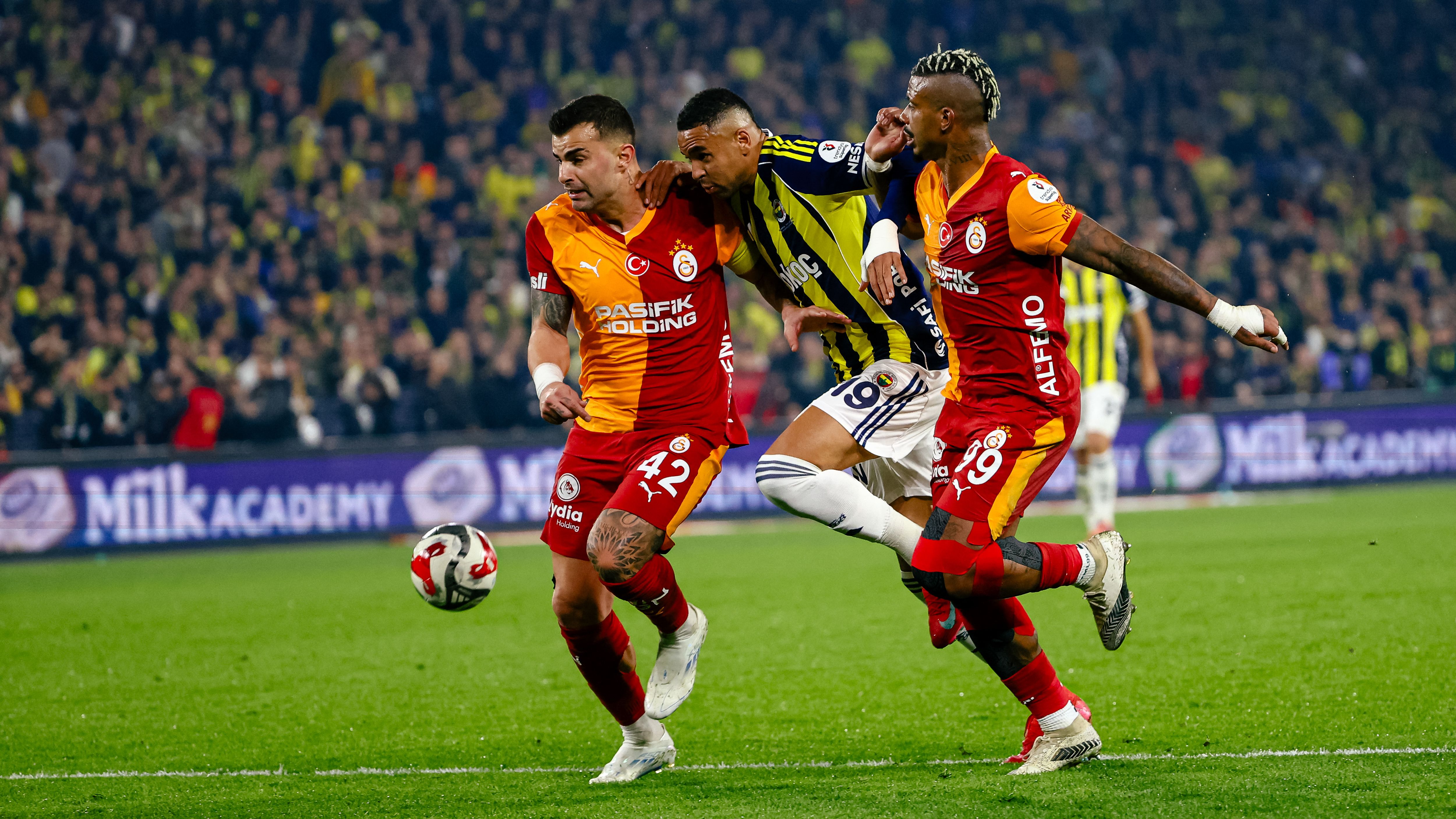 Fenerbahce-vs-Galatasaray-14th-week-Trendyol-Super-League-2025-2
