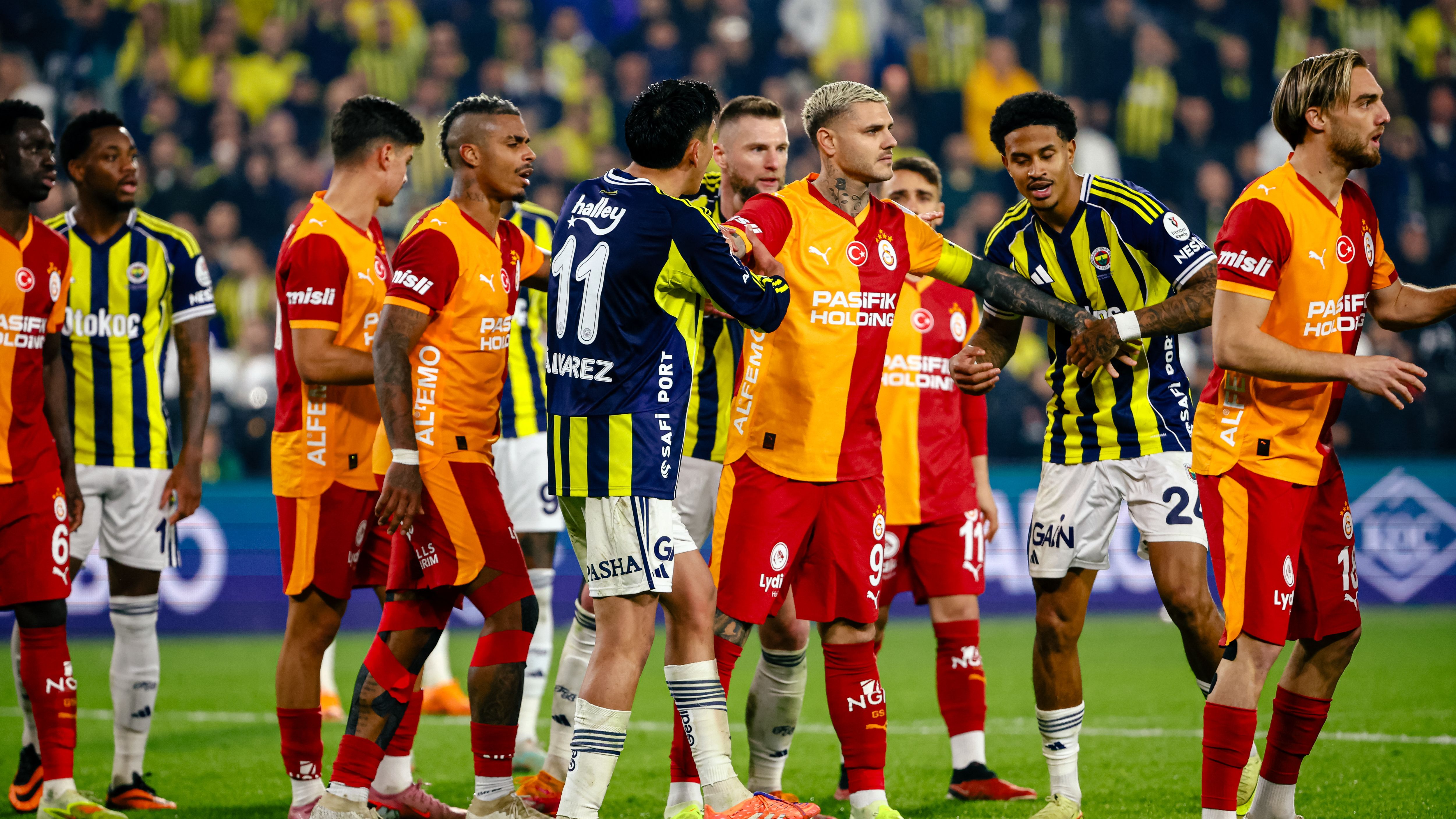 Fenerbahce-vs-Galatasaray-14th-week-Trendyol-Super-League-2025-2
