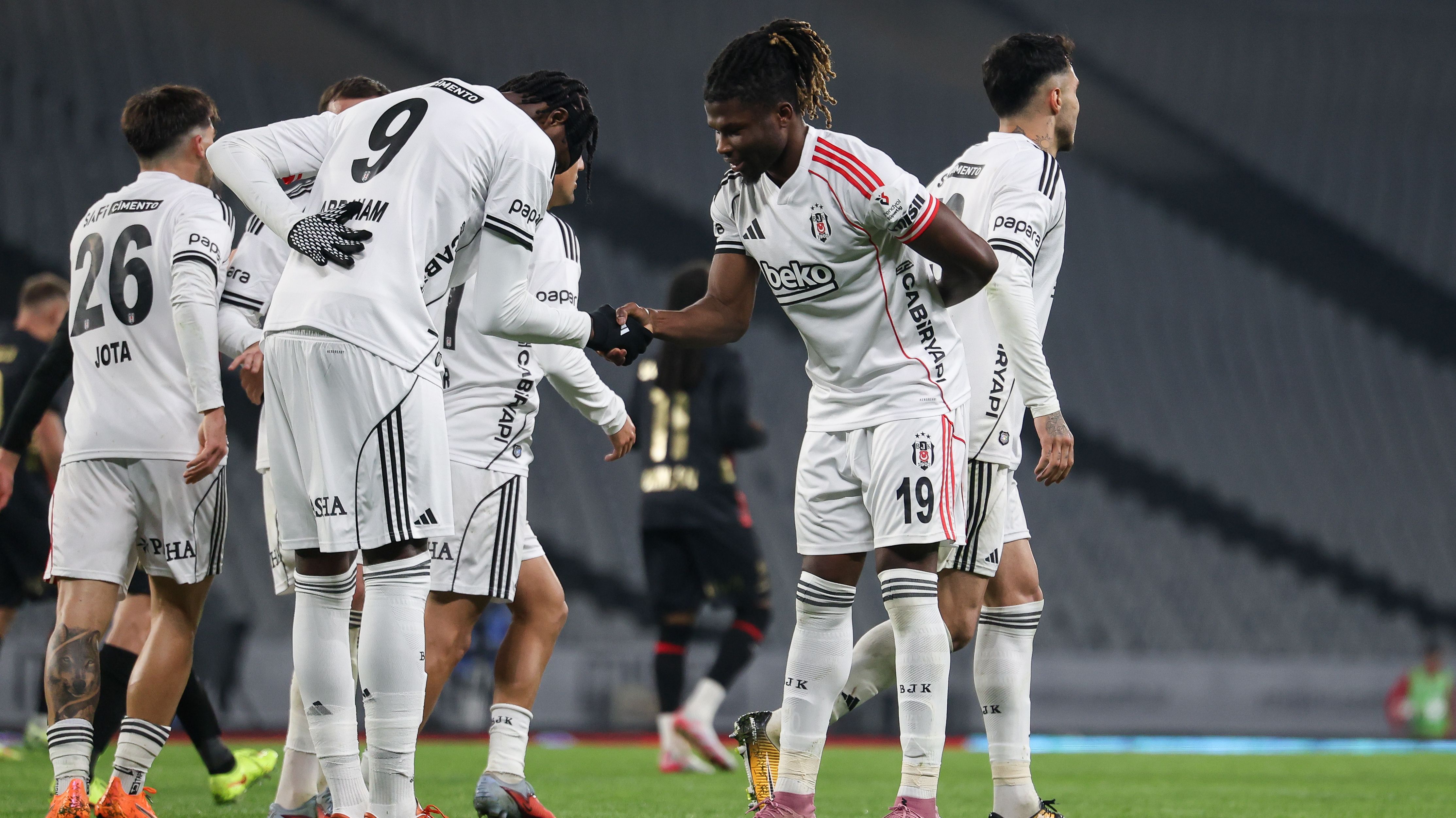 Fatih Karagümrük SK v Besiktas JK - Trendyol Süper Lig