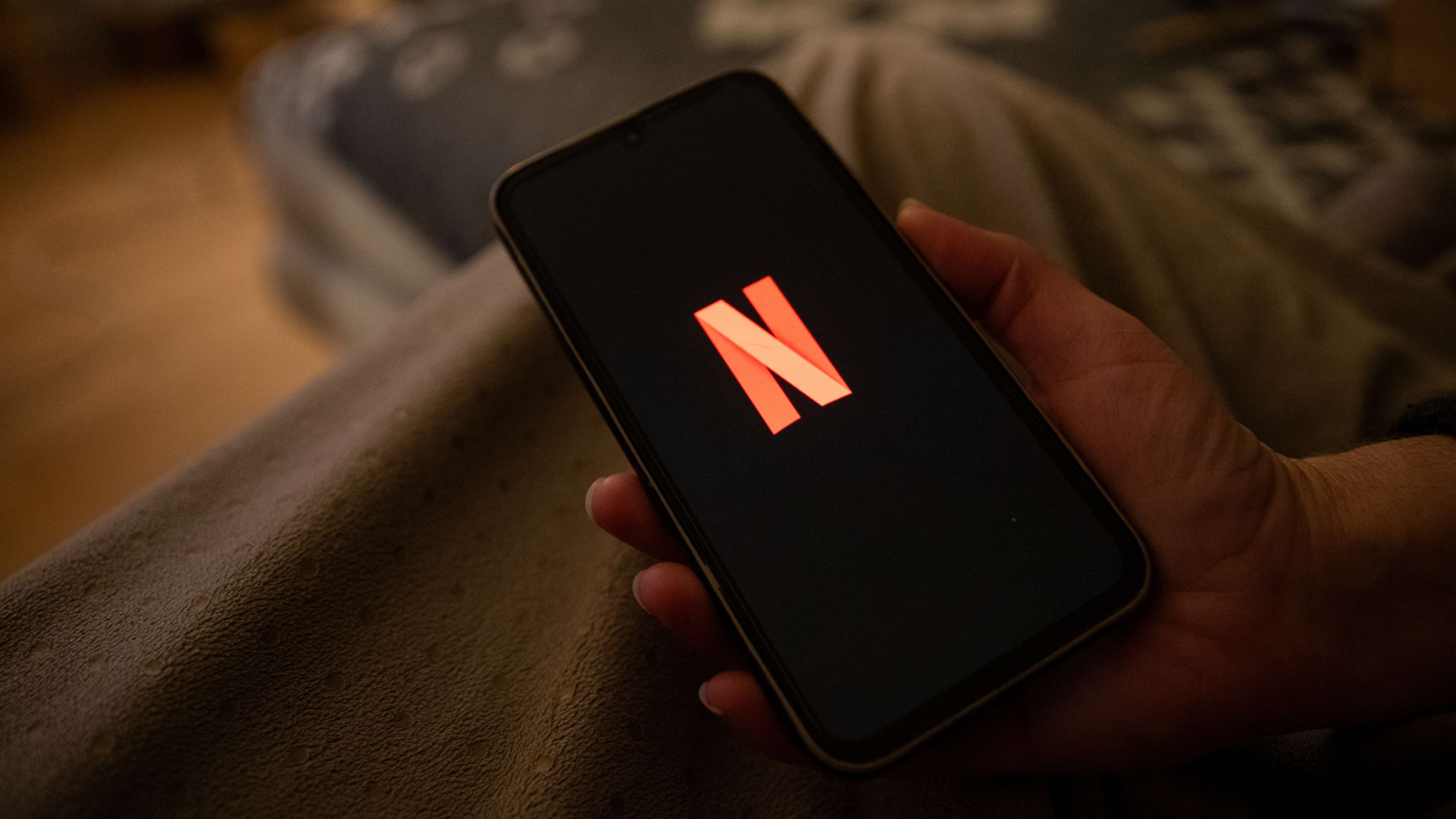 FRANCE-NETFLIX-WILL-BUY-WARNER-BROS