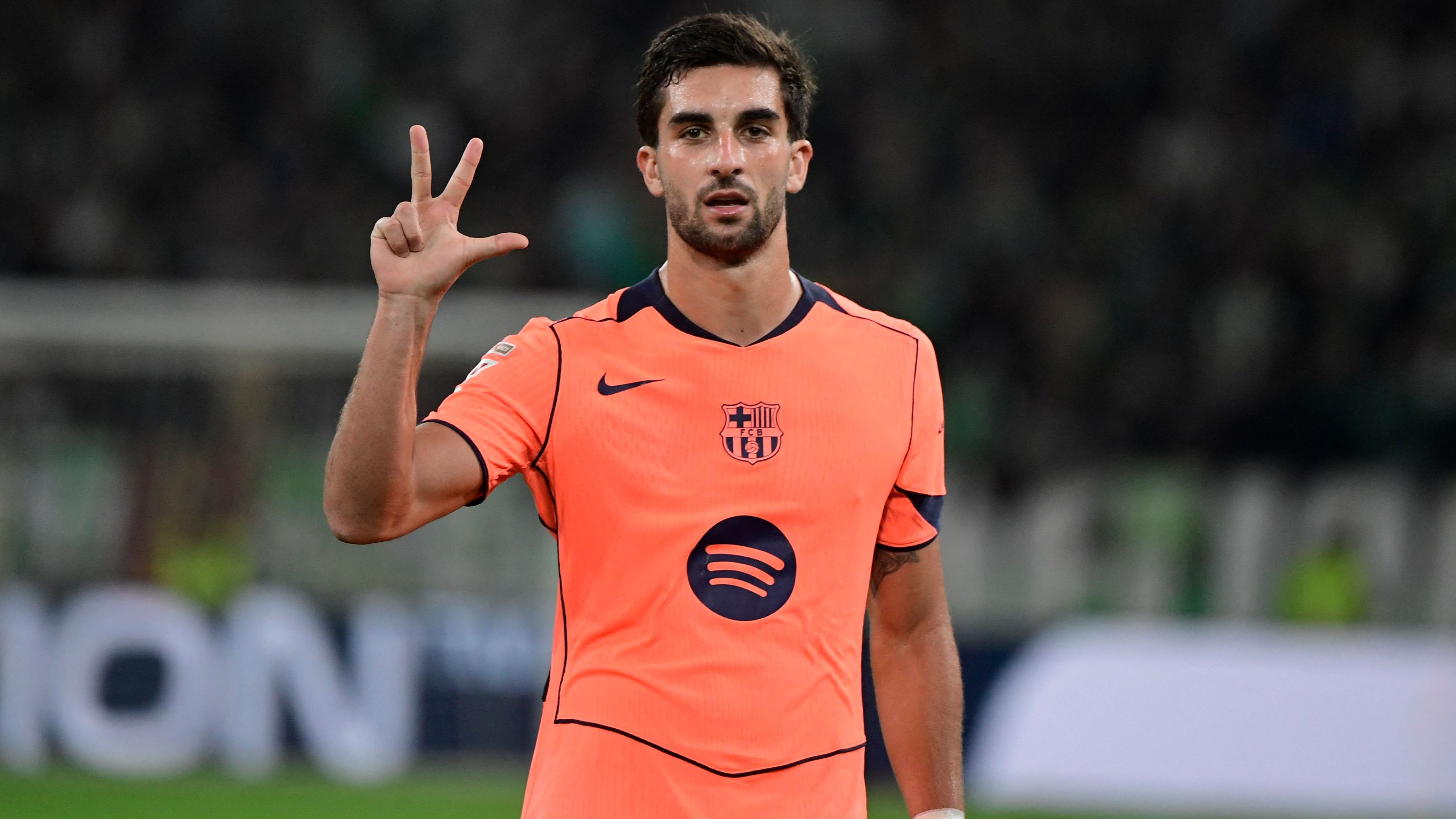 TOPSHOT-FBL-ESP-LIGA-REAL BETIS-BARCELONA