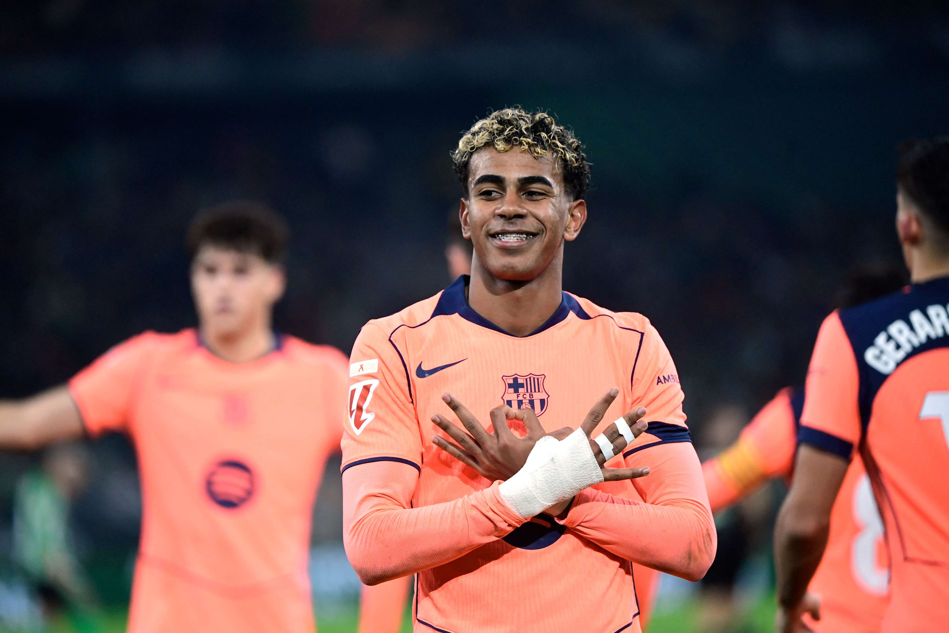 TOPSHOT-FBL-ESP-LIGA-REAL BETIS-BARCELONA