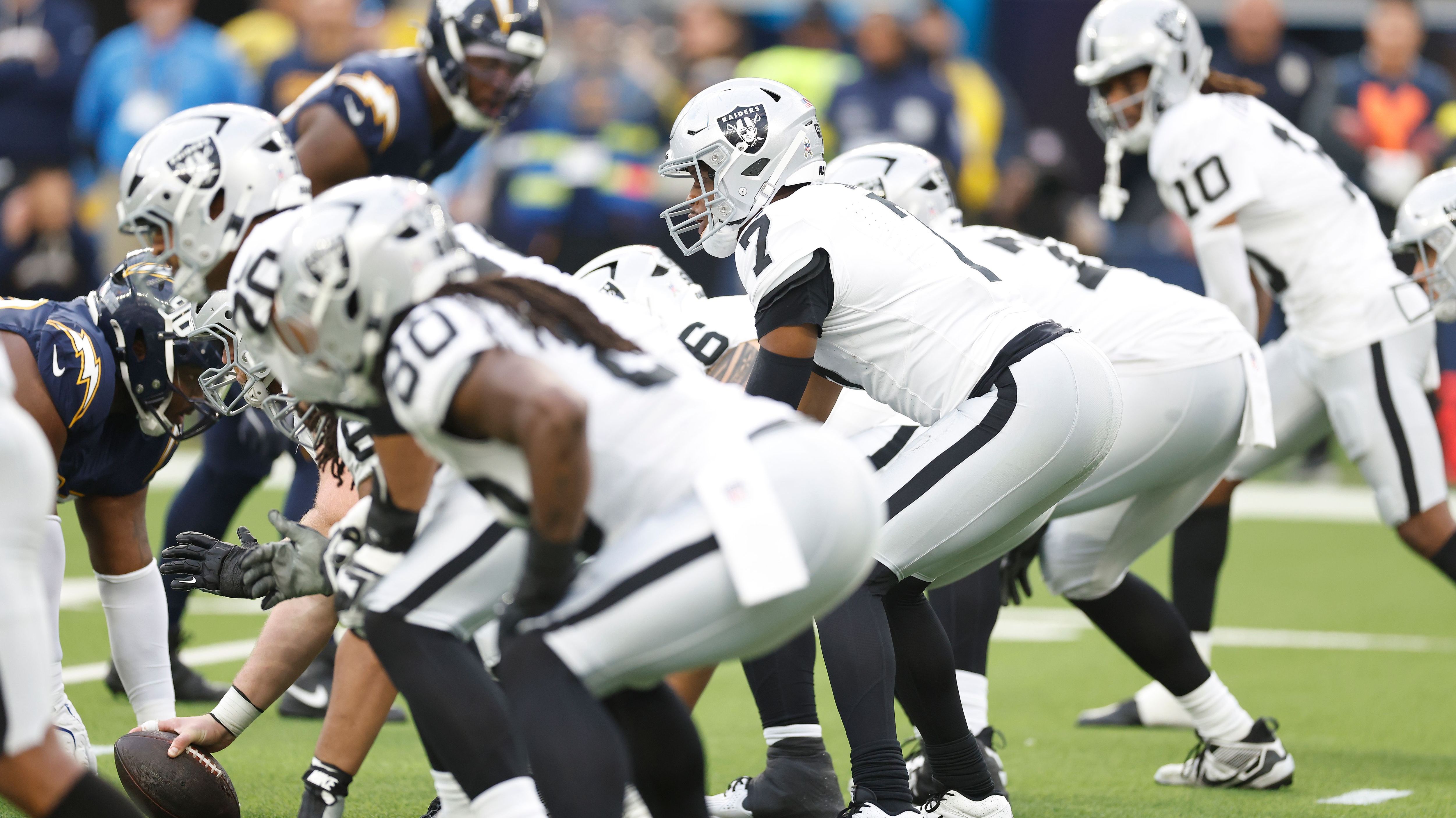 Las Vegas Raiders v Los Angeles Chargers - NFL 2025