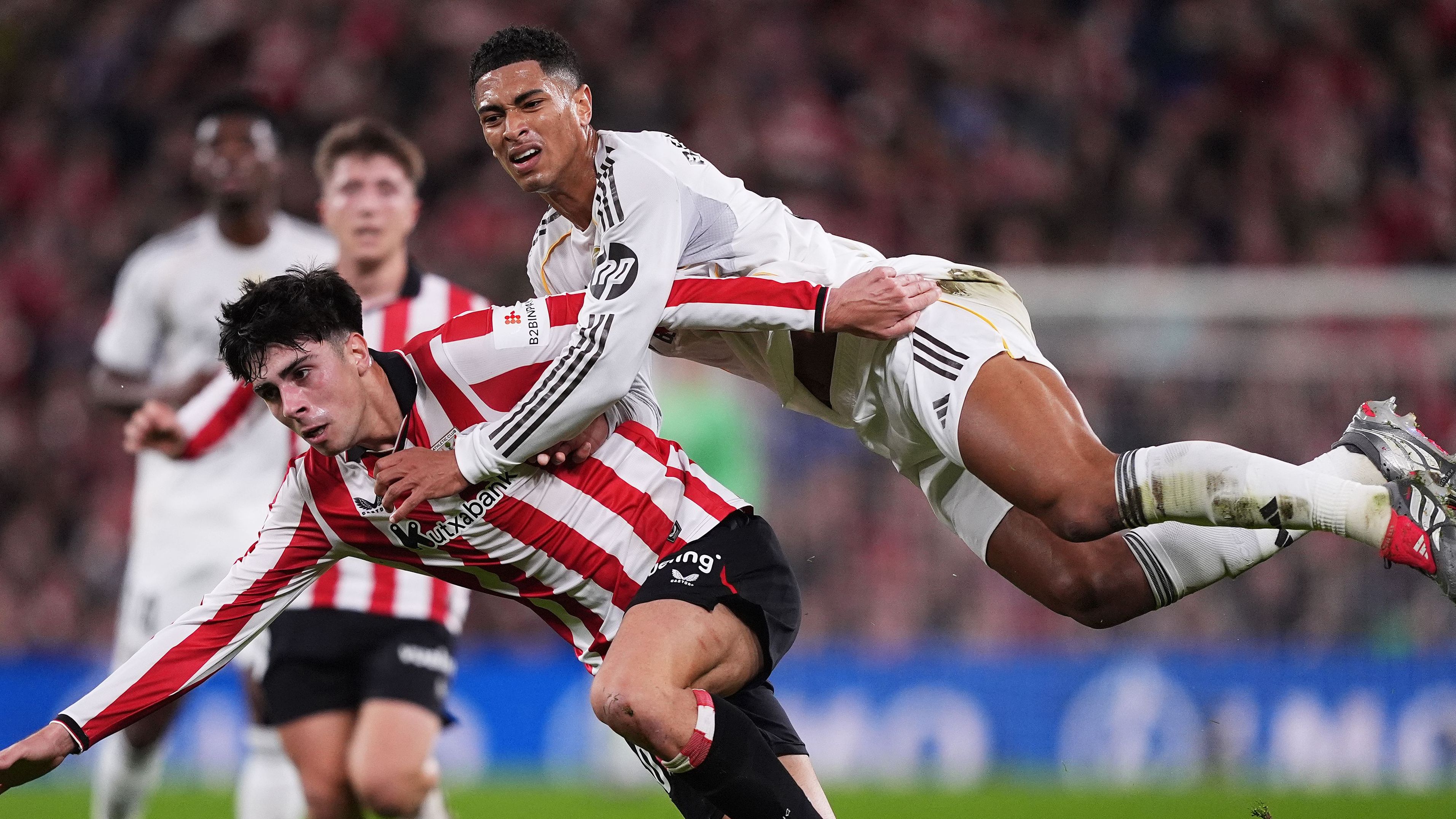 আক্রমণ ও রক্ষণভাগ দুইয়েই সক্রিয় ছিলেন বেলিংহাম।  ছবি- গোল ডট কম