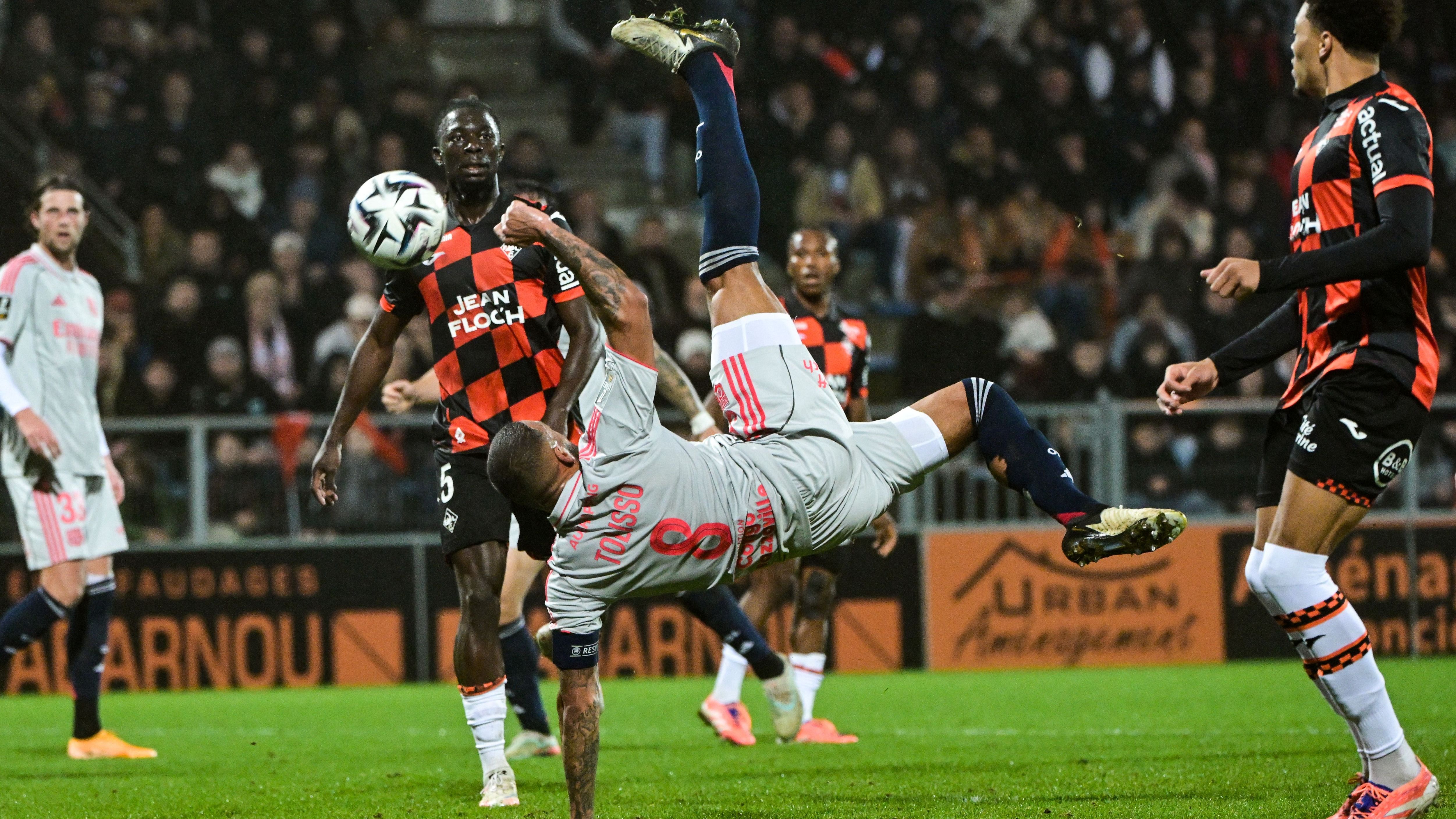 FBL-FRA-LIGUE1-LORIENT-LYON