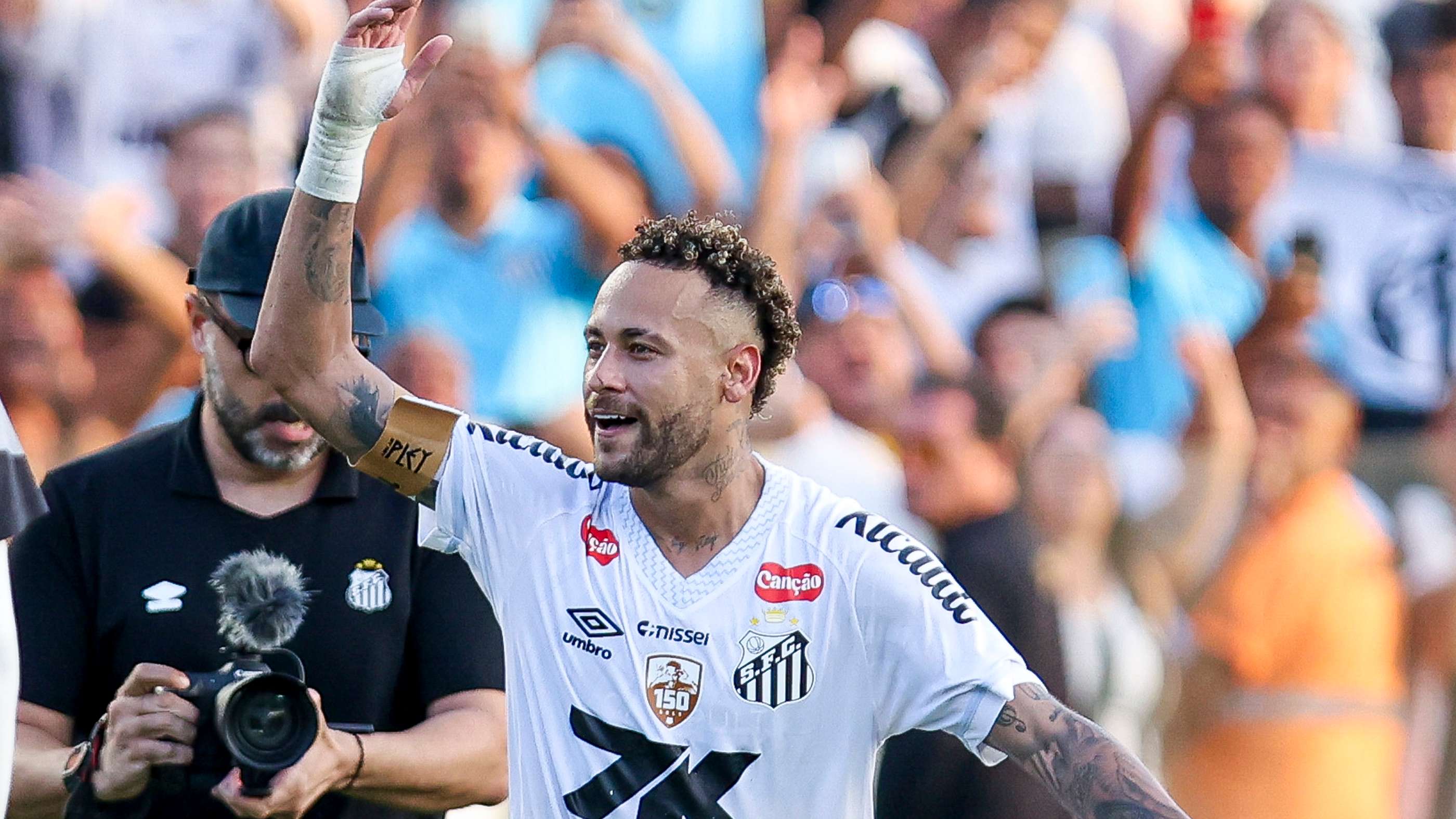 Santos v Cruzeiro - Brasileirao 2025