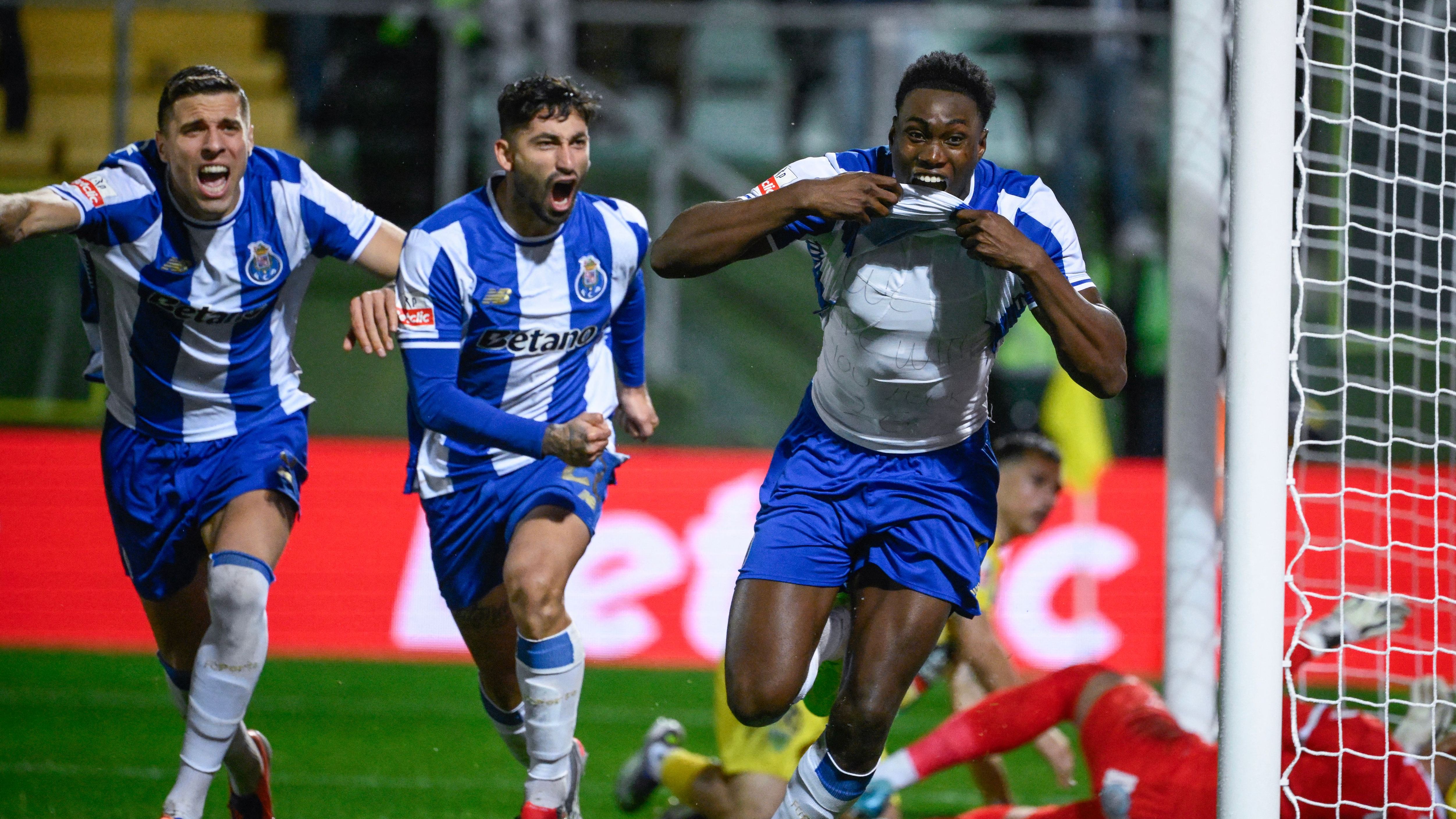 TOPSHOT-FBL-POR-LIGA-TONDELA-PORTO