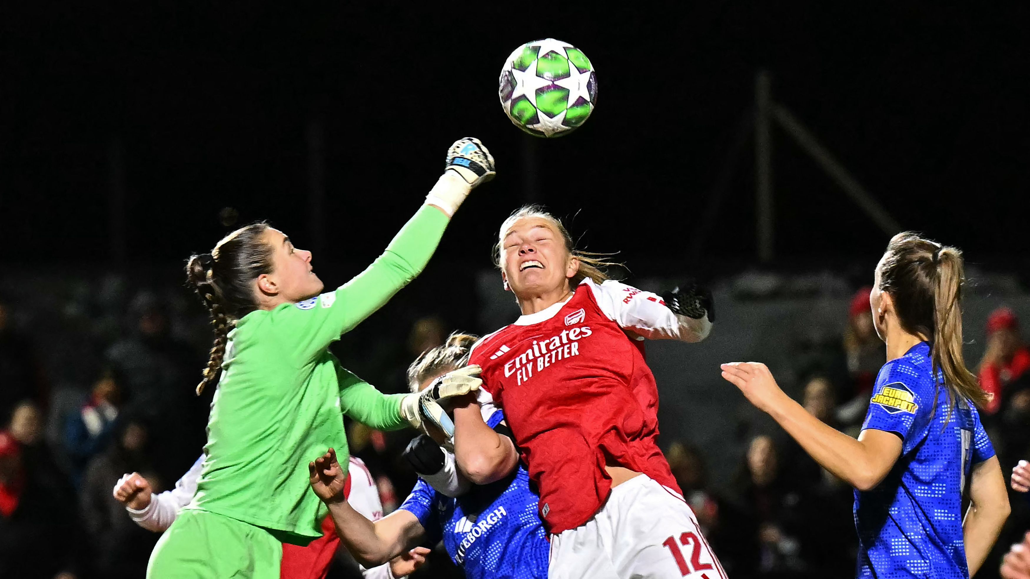 FBL-EUR-C1-WOMEN-ARSENAL-TWENTE