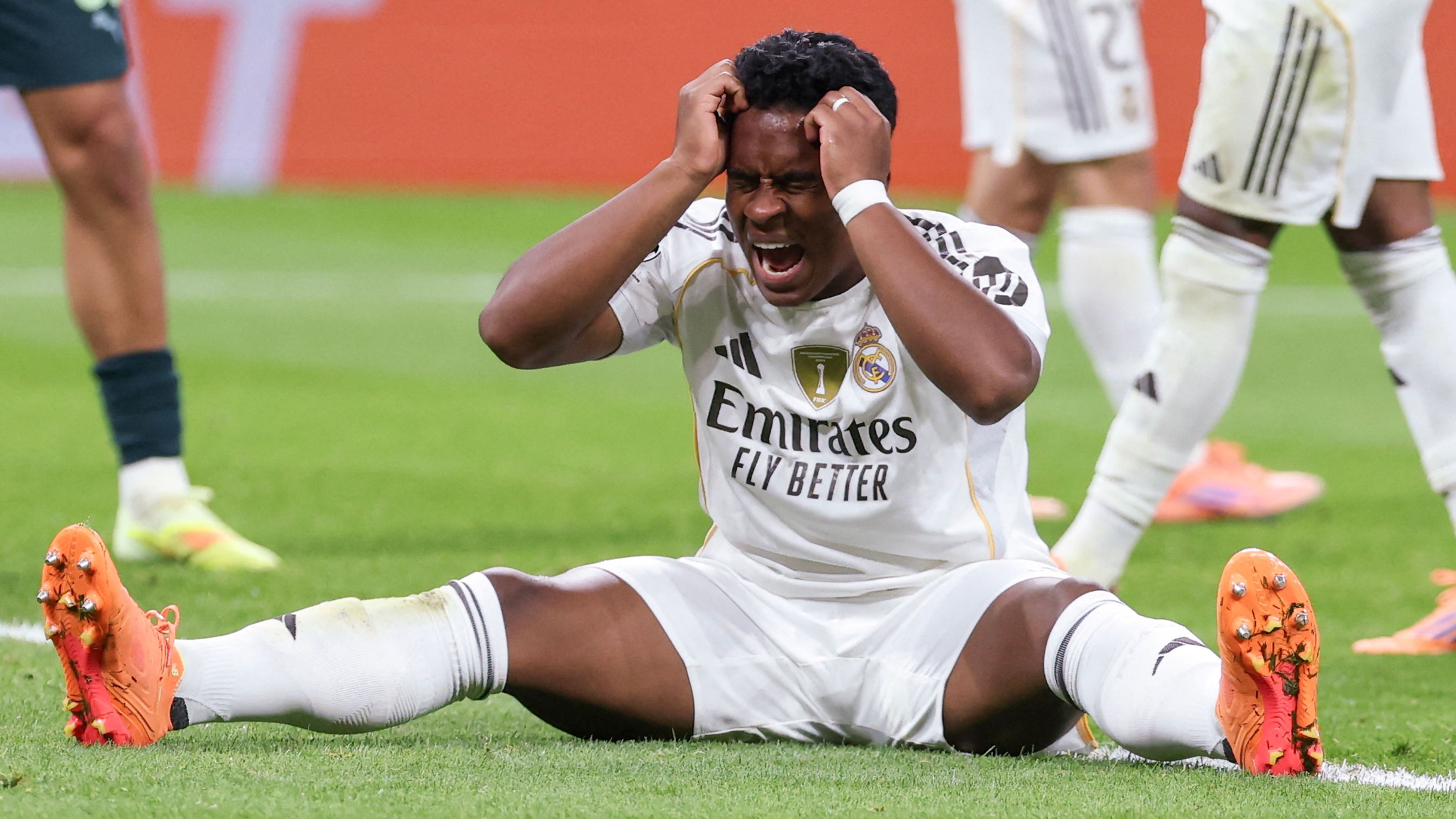 TOPSHOT-FBL-EUR-C1-REAL MADRID-MAN CITY