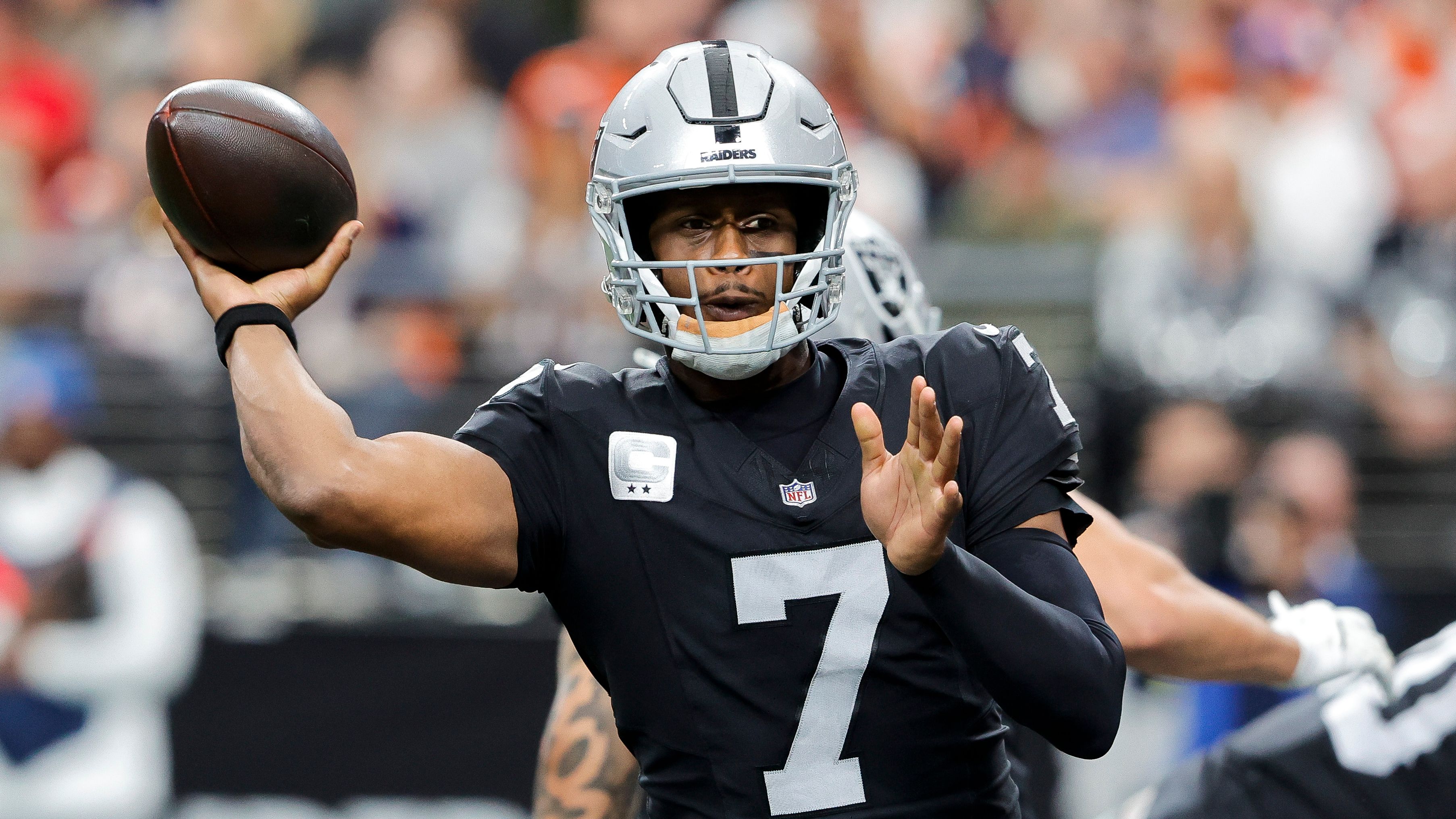 Denver Broncos v Las Vegas Raiders - NFL 2025