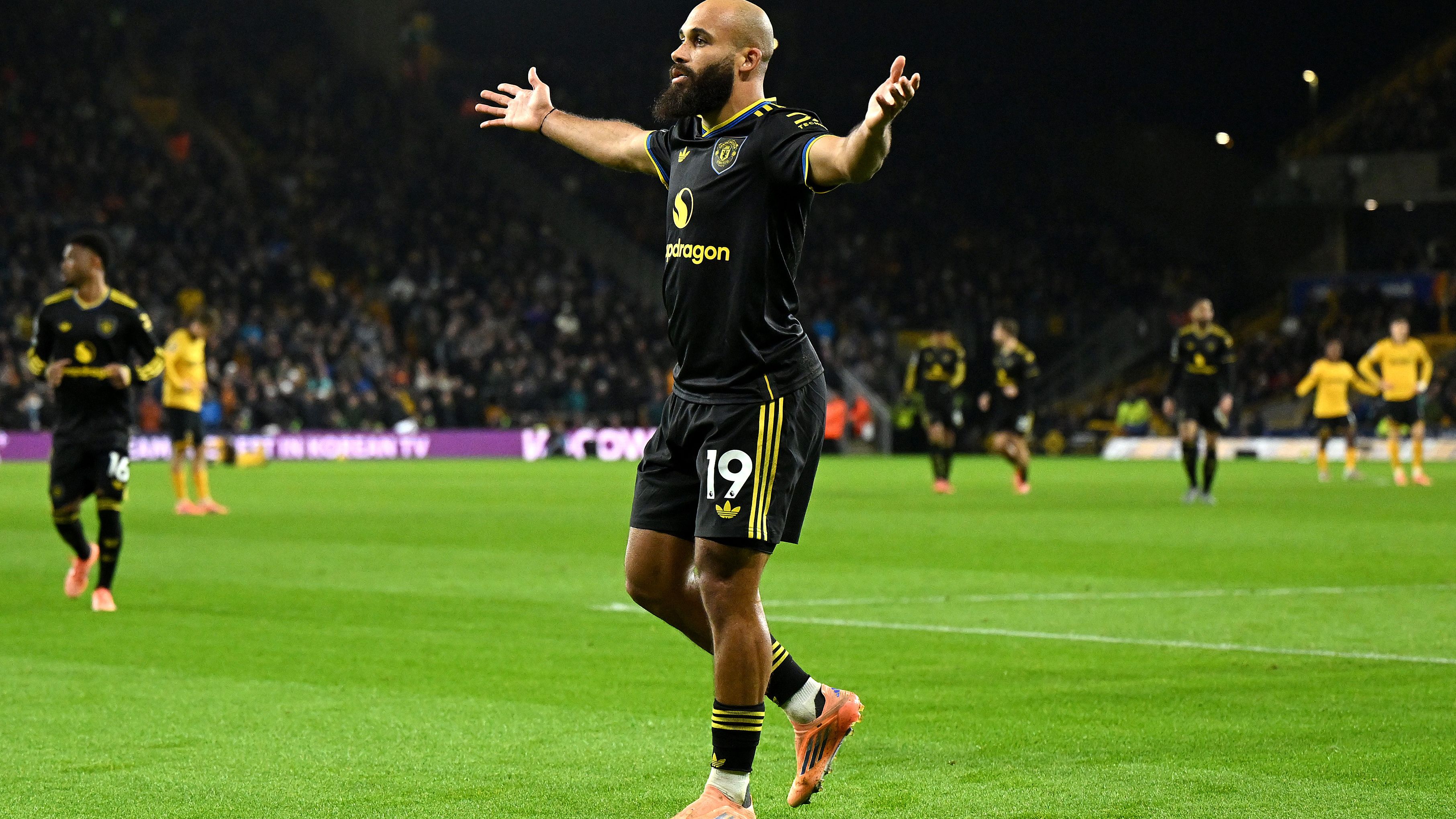 Wolverhampton Wanderers v Manchester United - Premier League