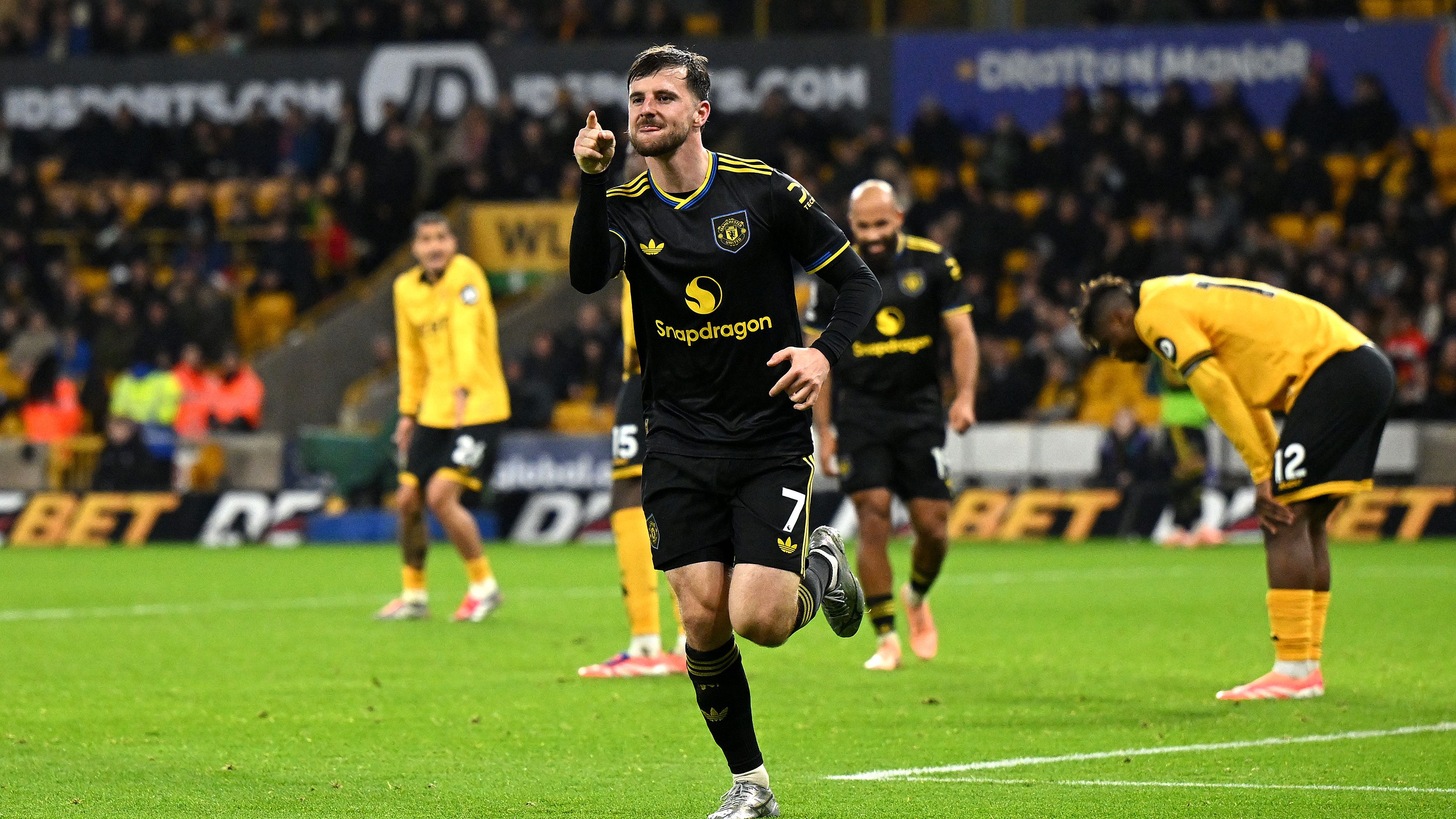 Wolverhampton Wanderers v Manchester United - Premier League