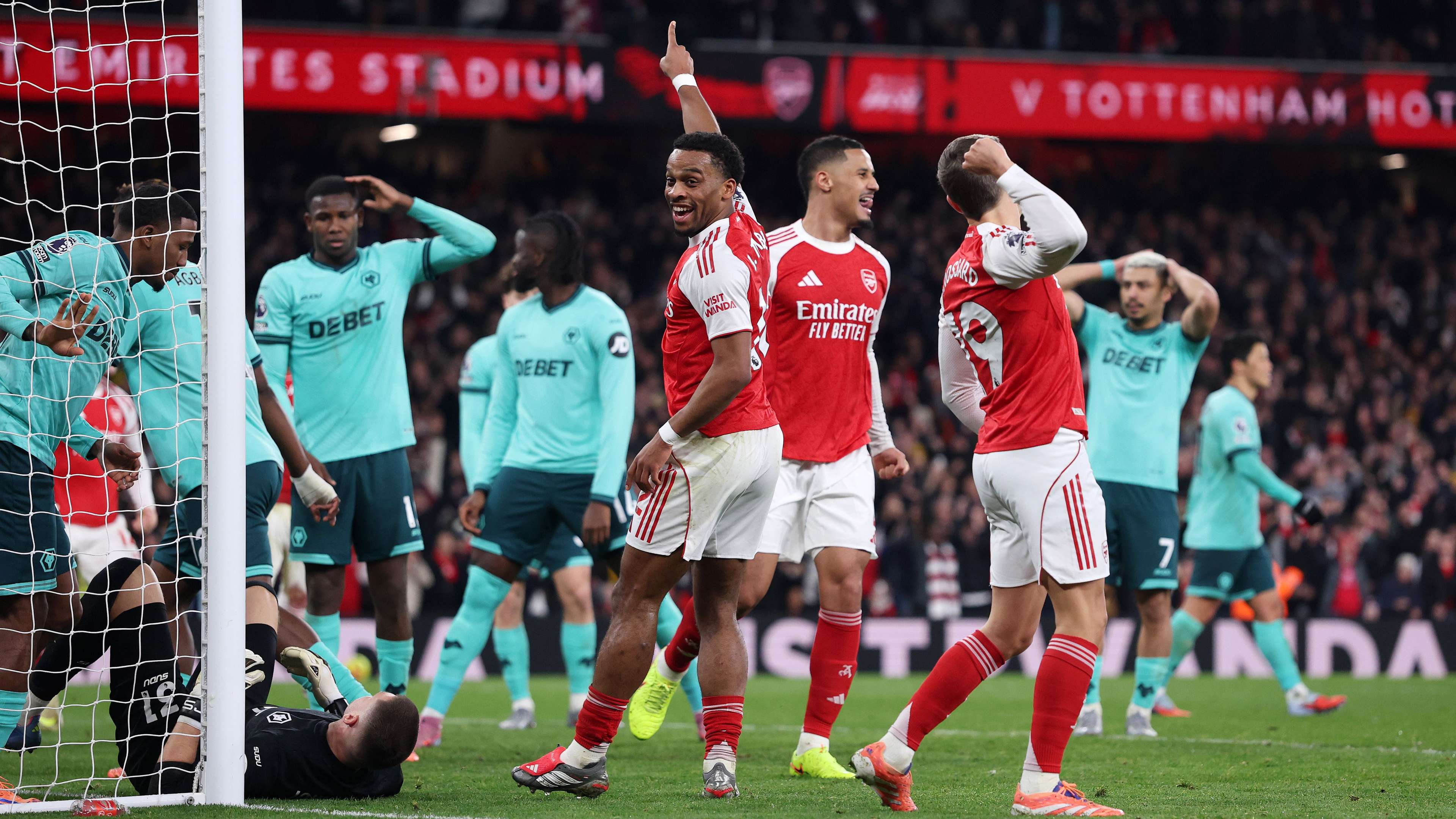 Arsenal v Wolverhampton Wanderers - Premier League