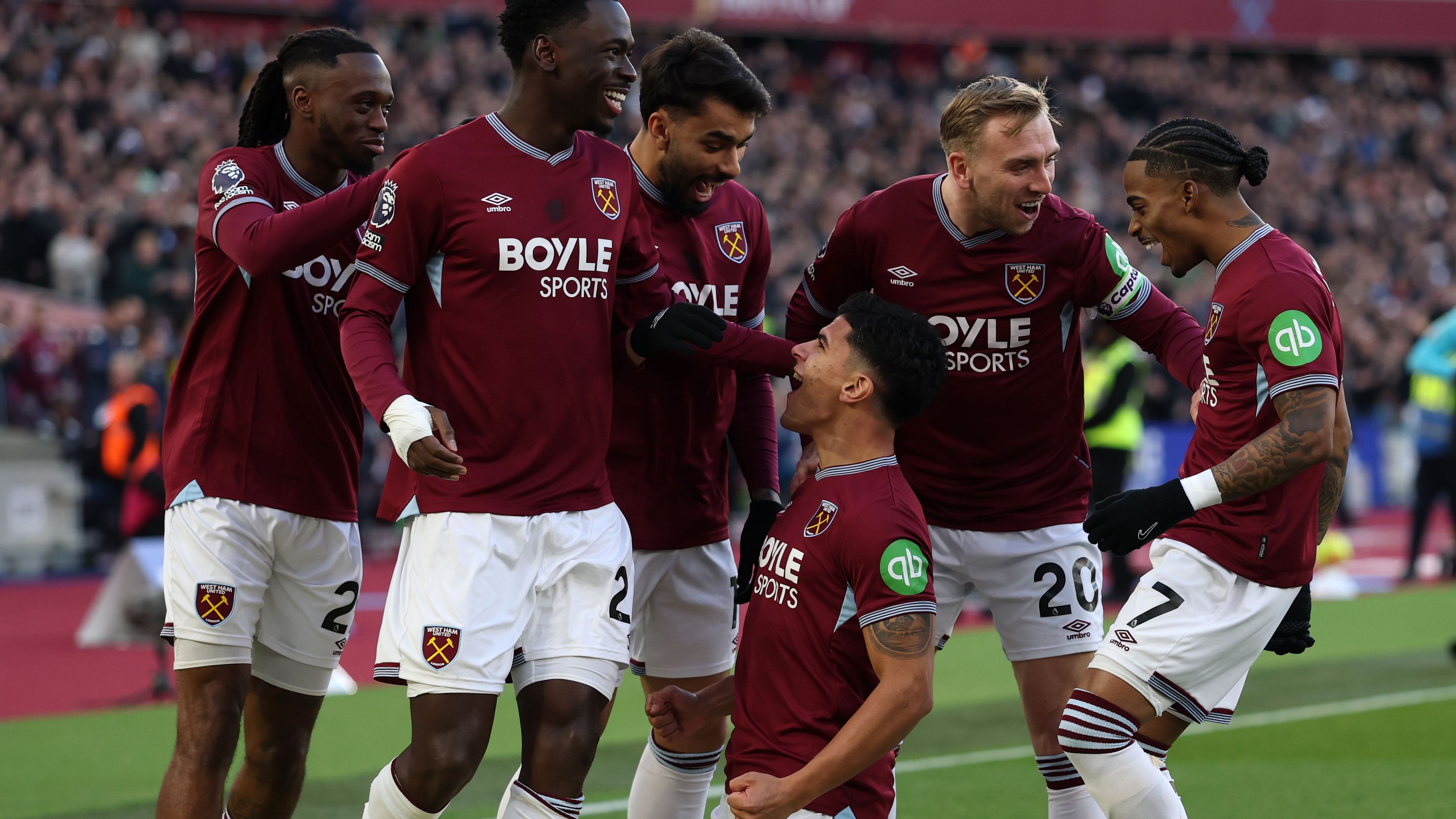 West Ham United v Aston Villa - Premier League