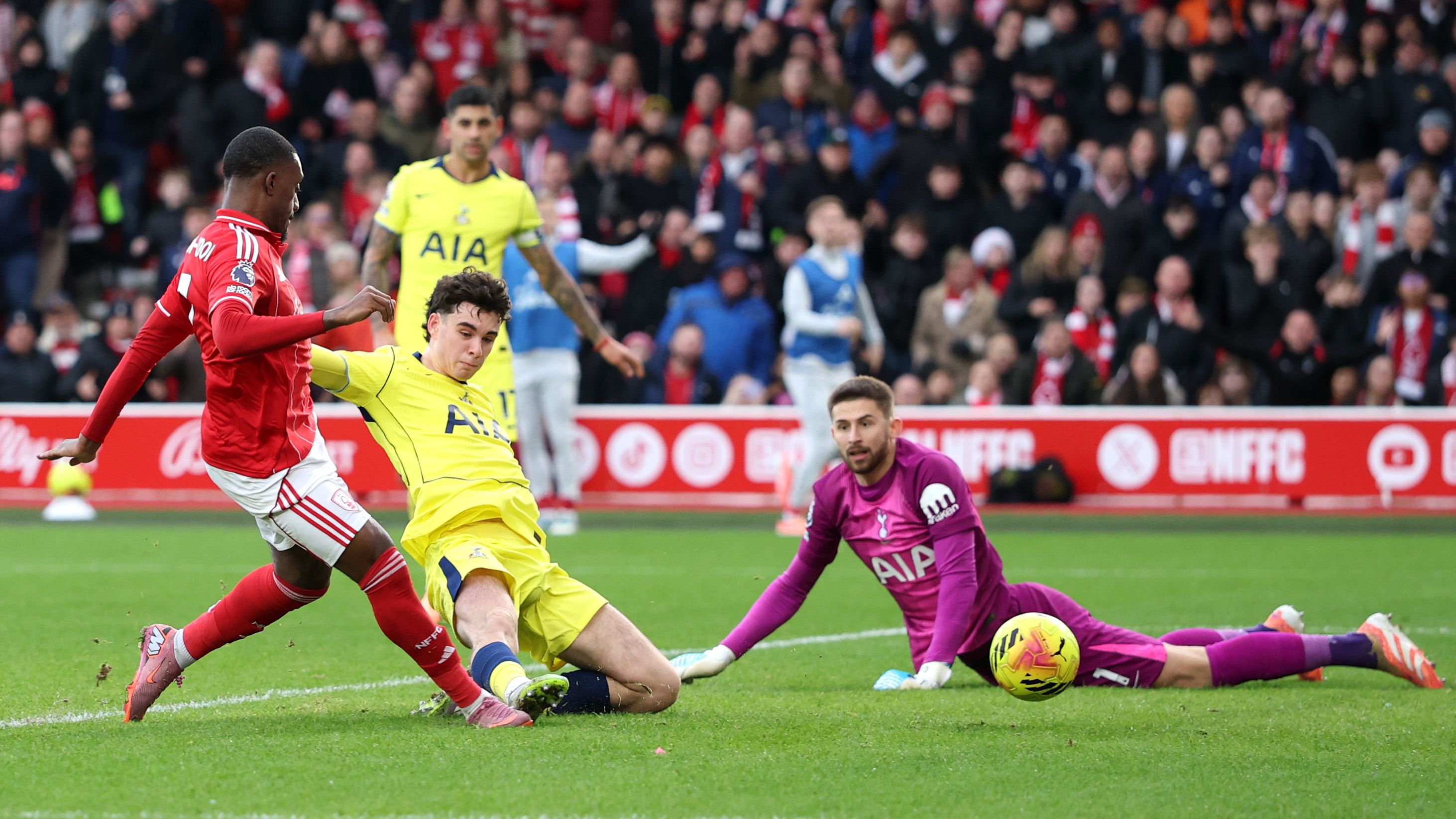 Nottingham Forest v Tottenham Hotspur - Premier League