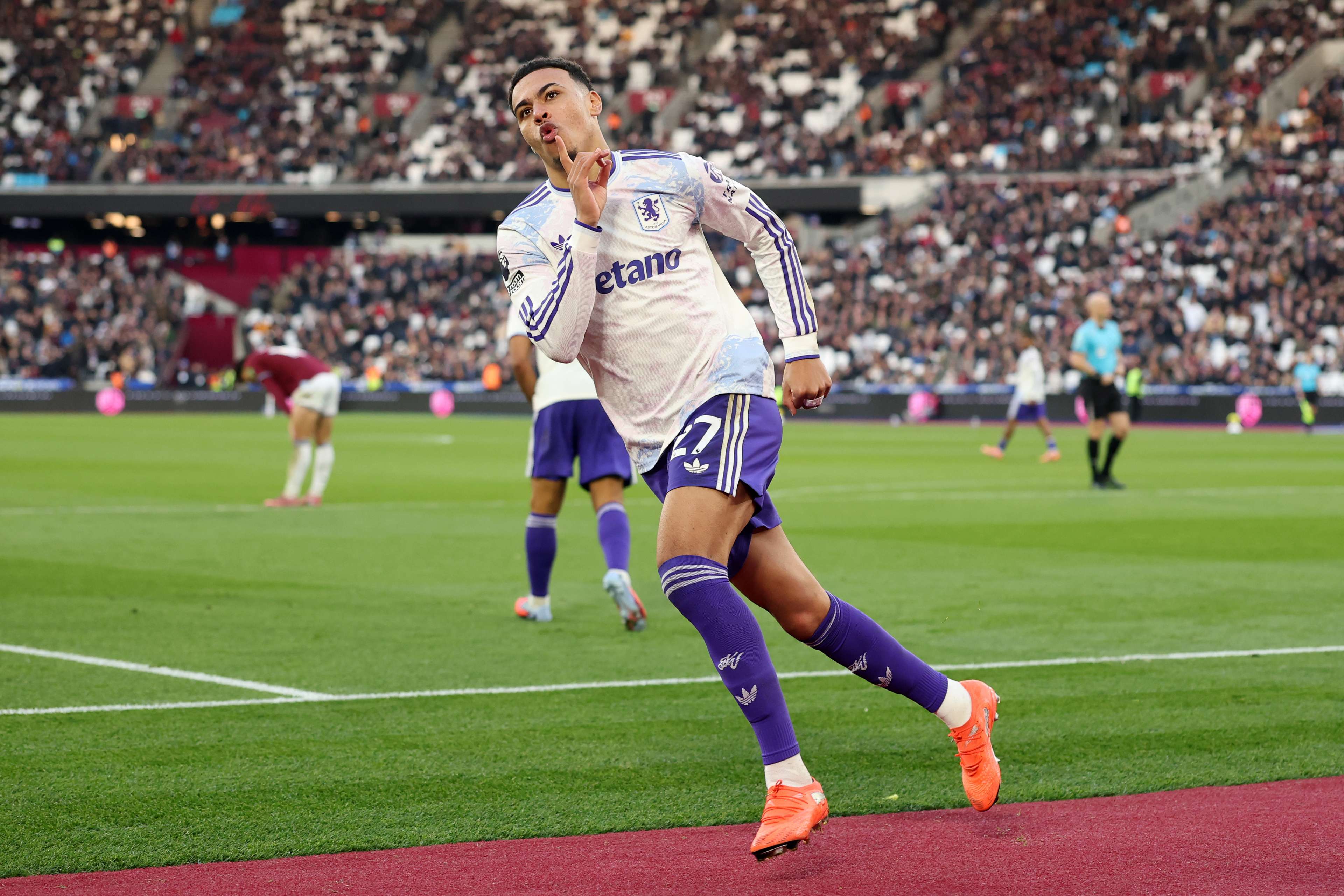 West Ham United v Aston Villa - Premier League