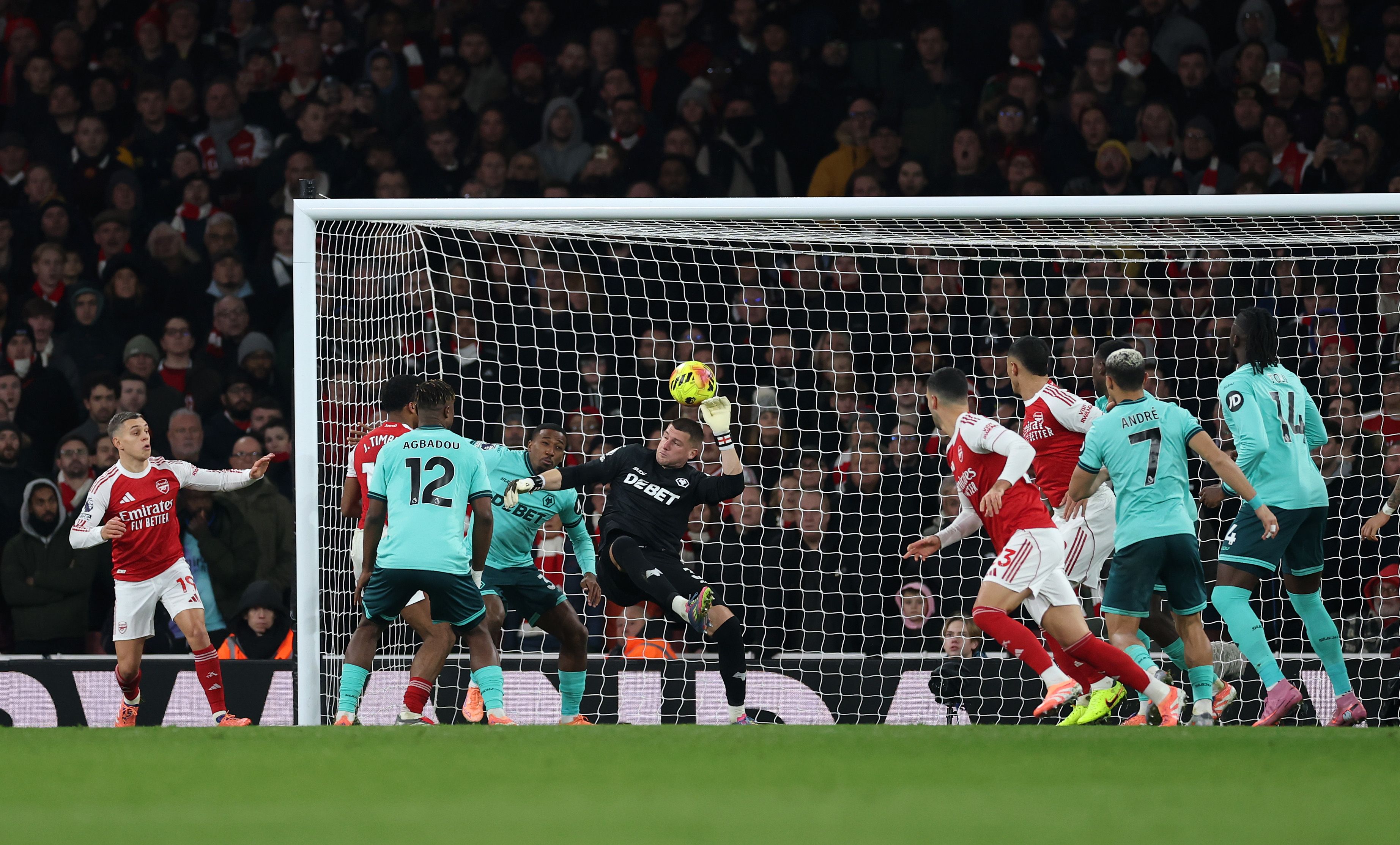 Arsenal v Wolverhampton Wanderers - Premier League