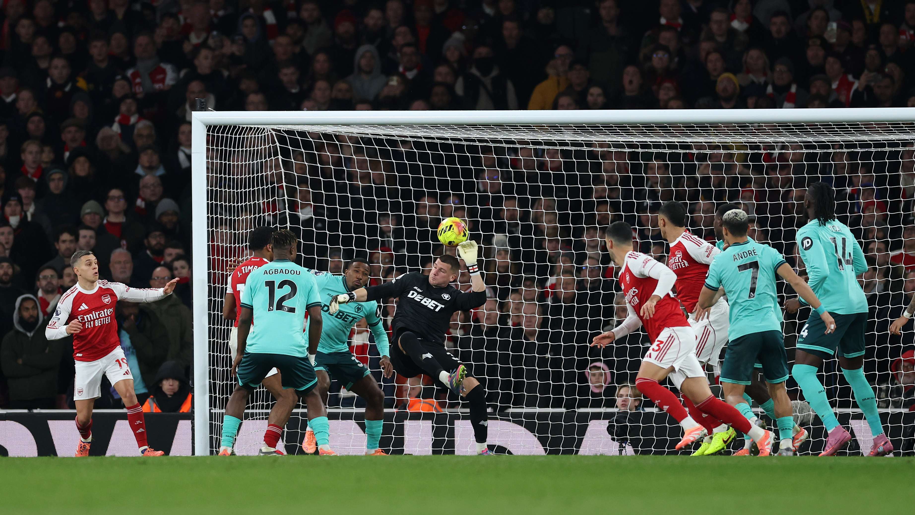 Arsenal v Wolverhampton Wanderers - Premier League