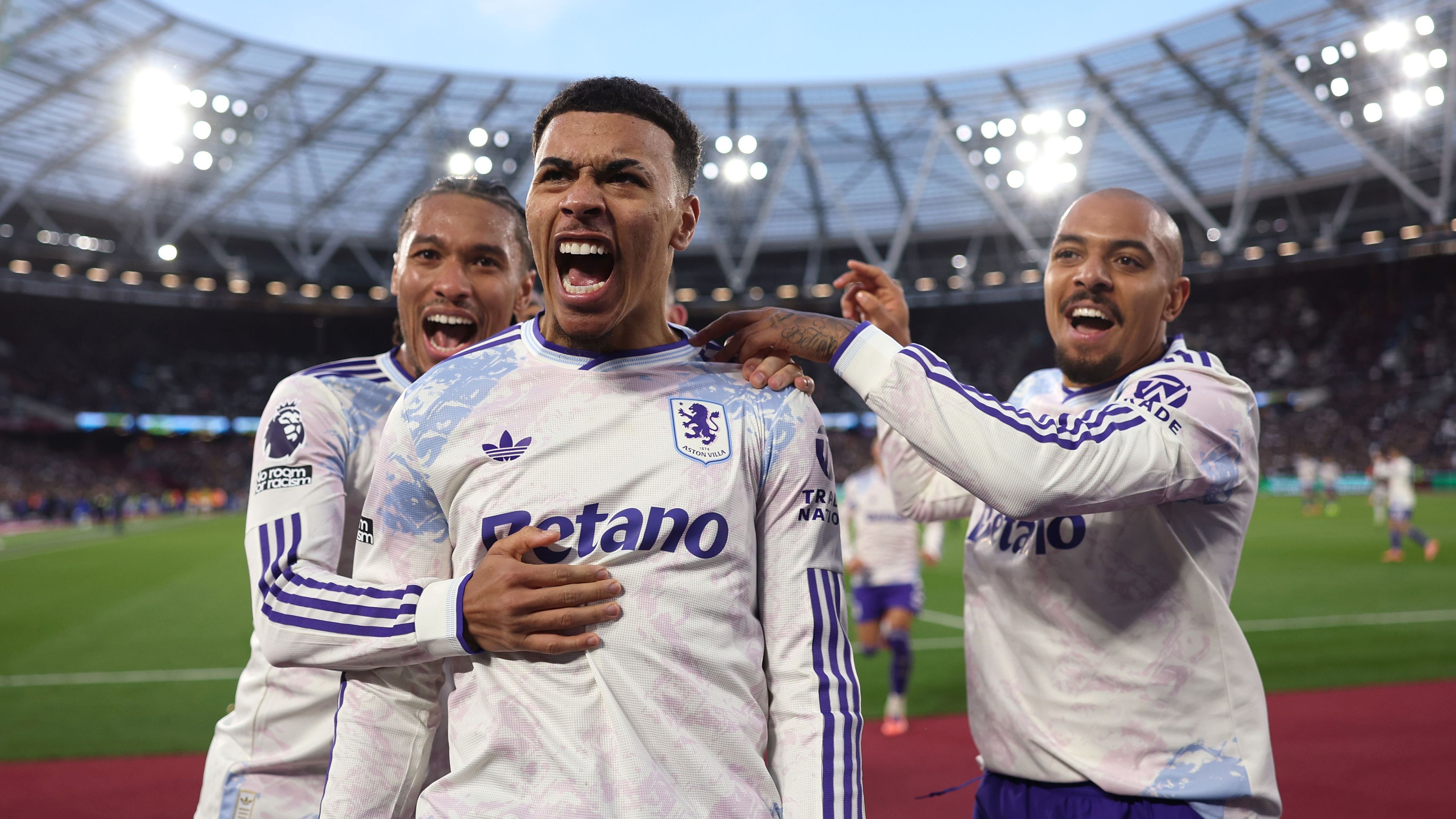 West Ham United v Aston Villa - Premier League