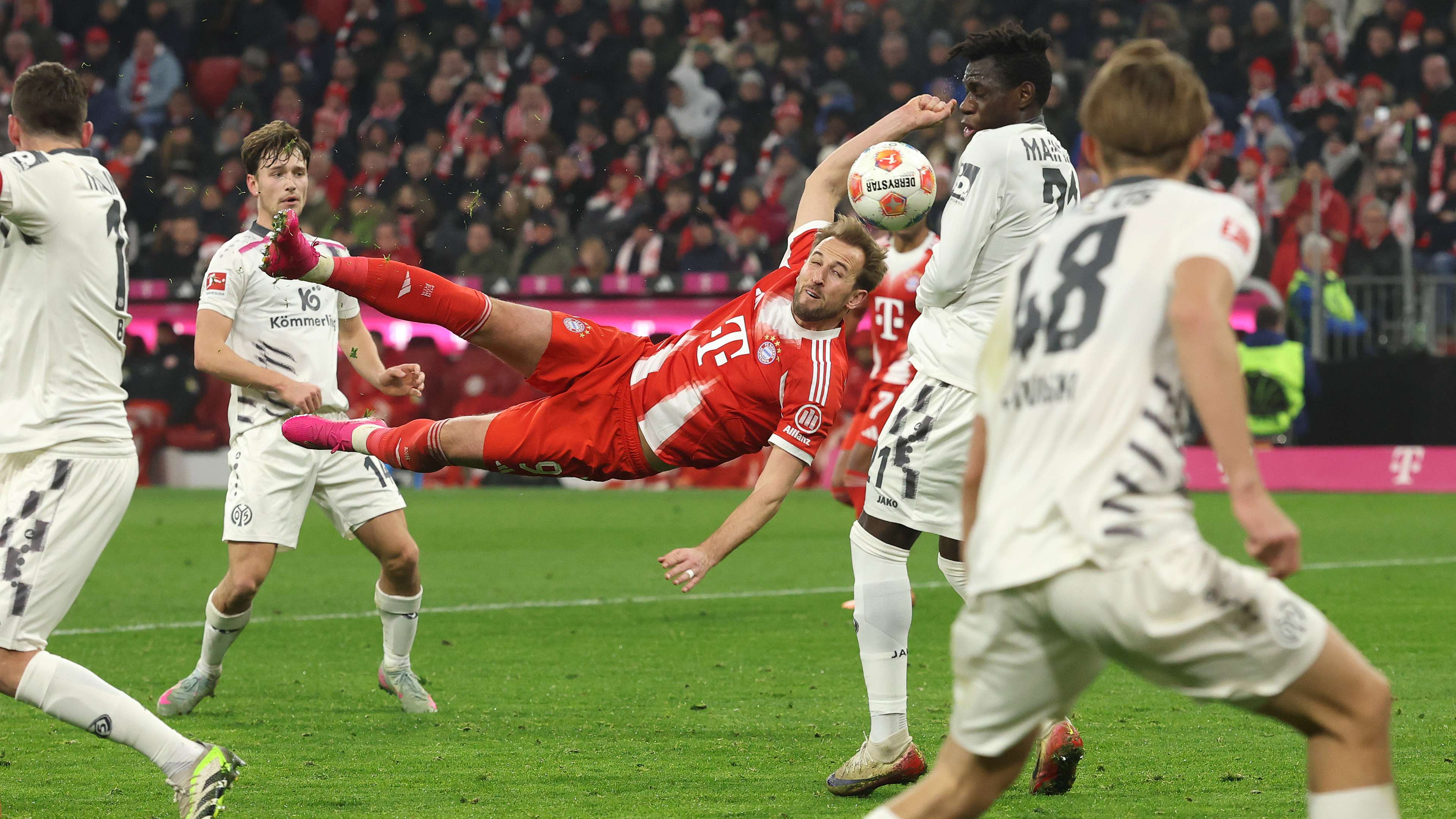 FC Bayern München v 1. FSV Mainz 05 - Bundesliga