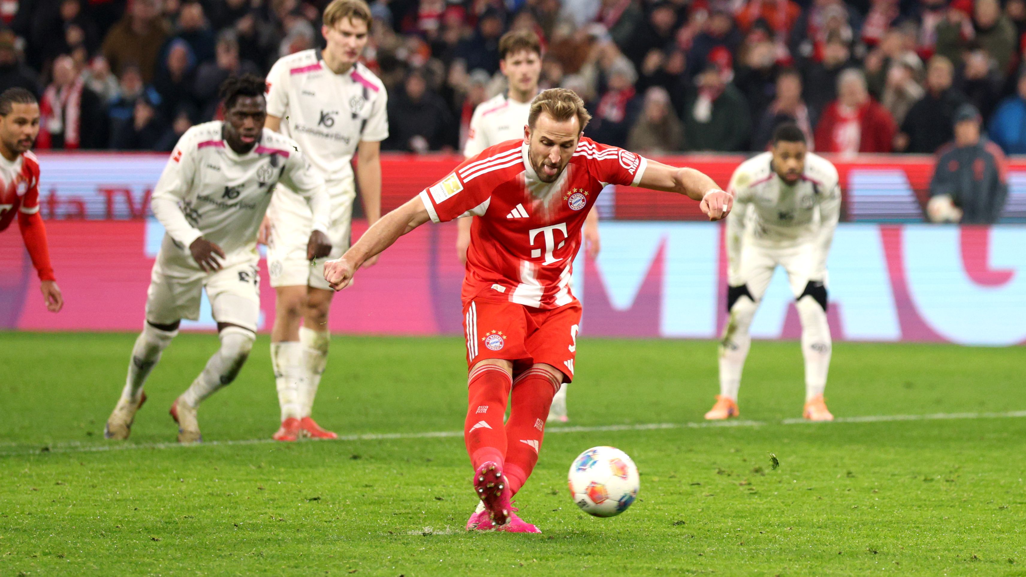 FC Bayern München v 1. FSV Mainz 05 - Bundesliga