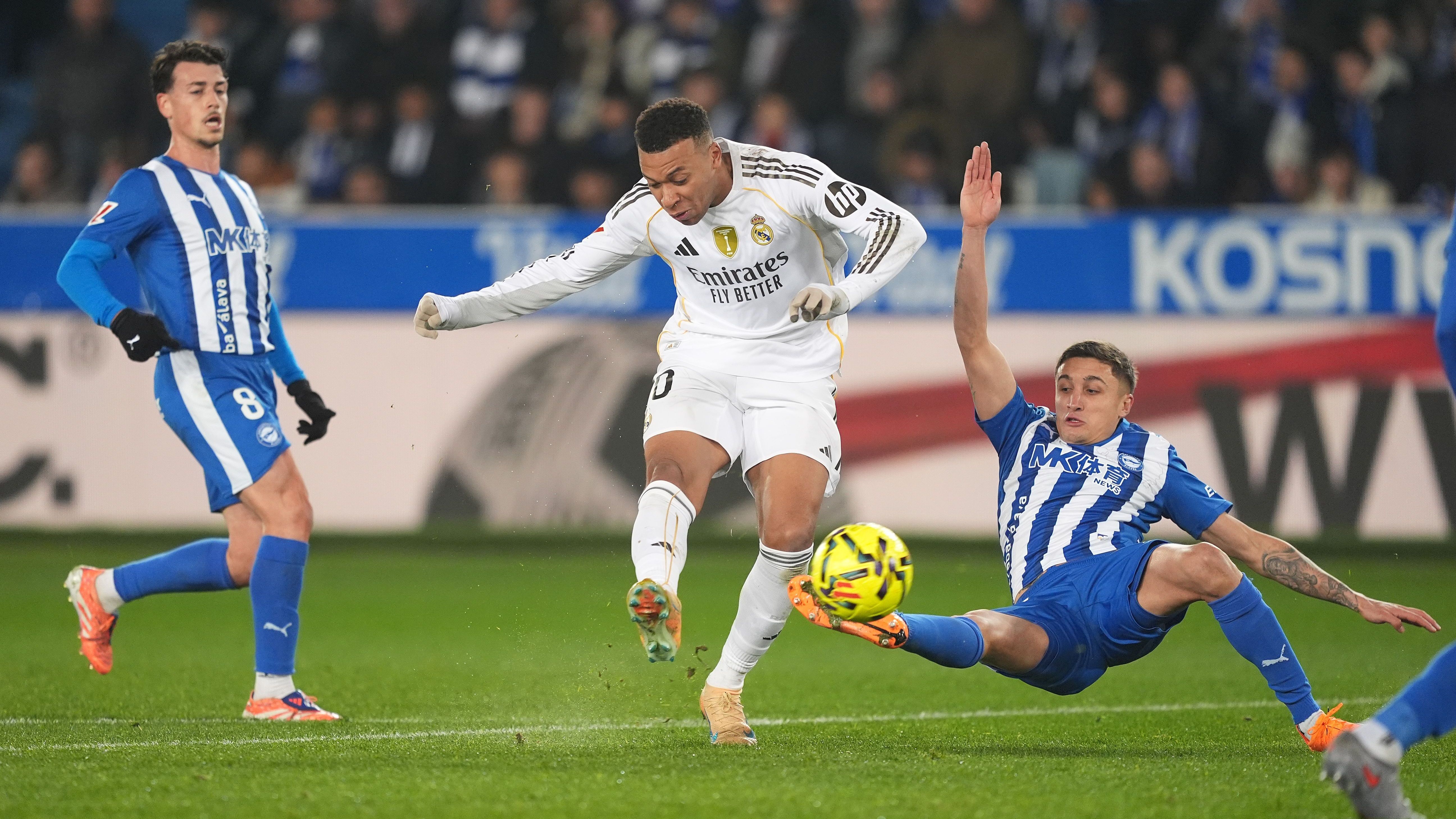 Deportivo Alaves v Real Madrid CF - LaLiga EA Sports