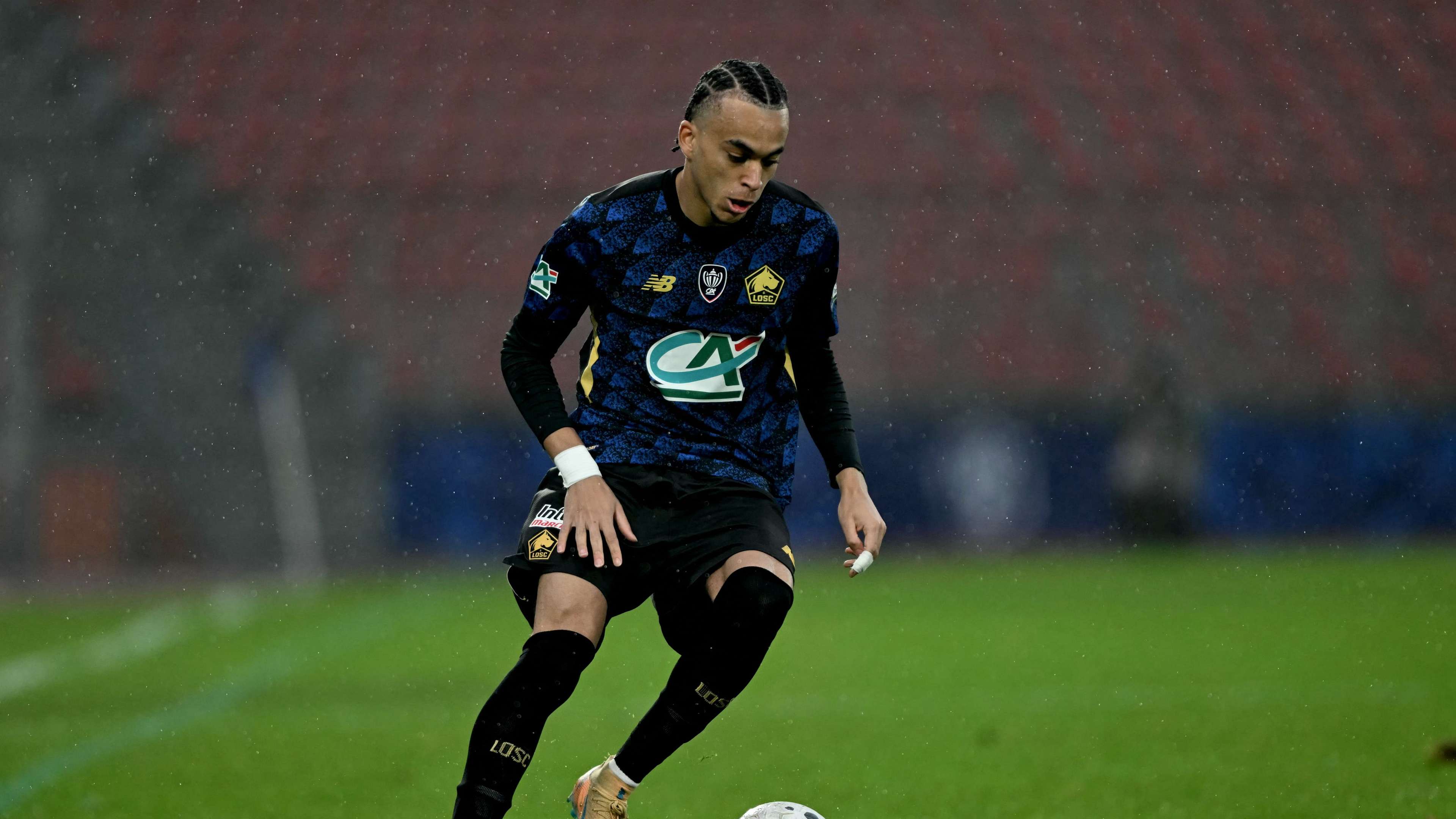 FBL-FRA-CUP-LUSITANOS-LILLE