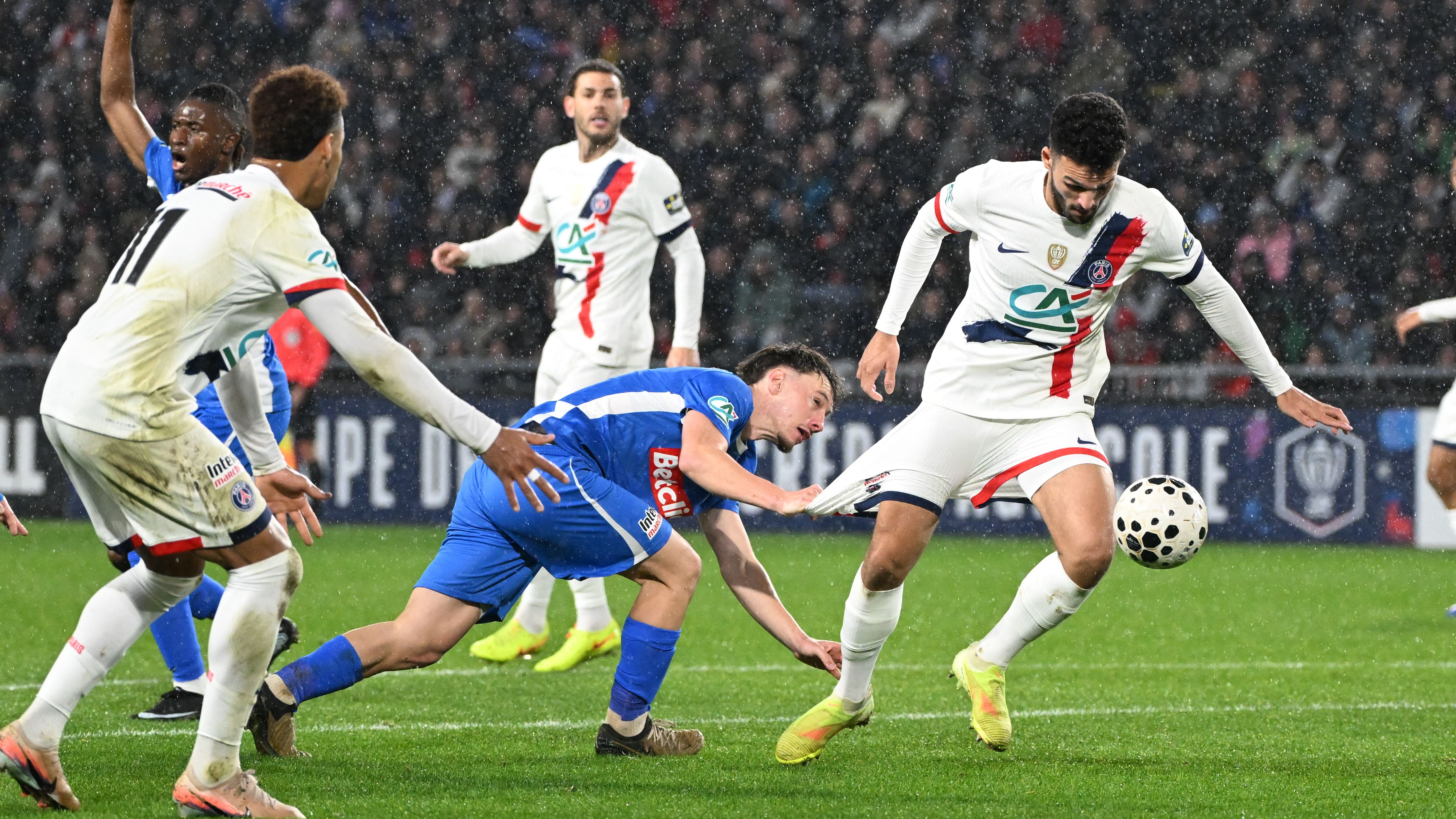 FBL-FRA-CUP-FONTENAY-LE-COMTE-PSG