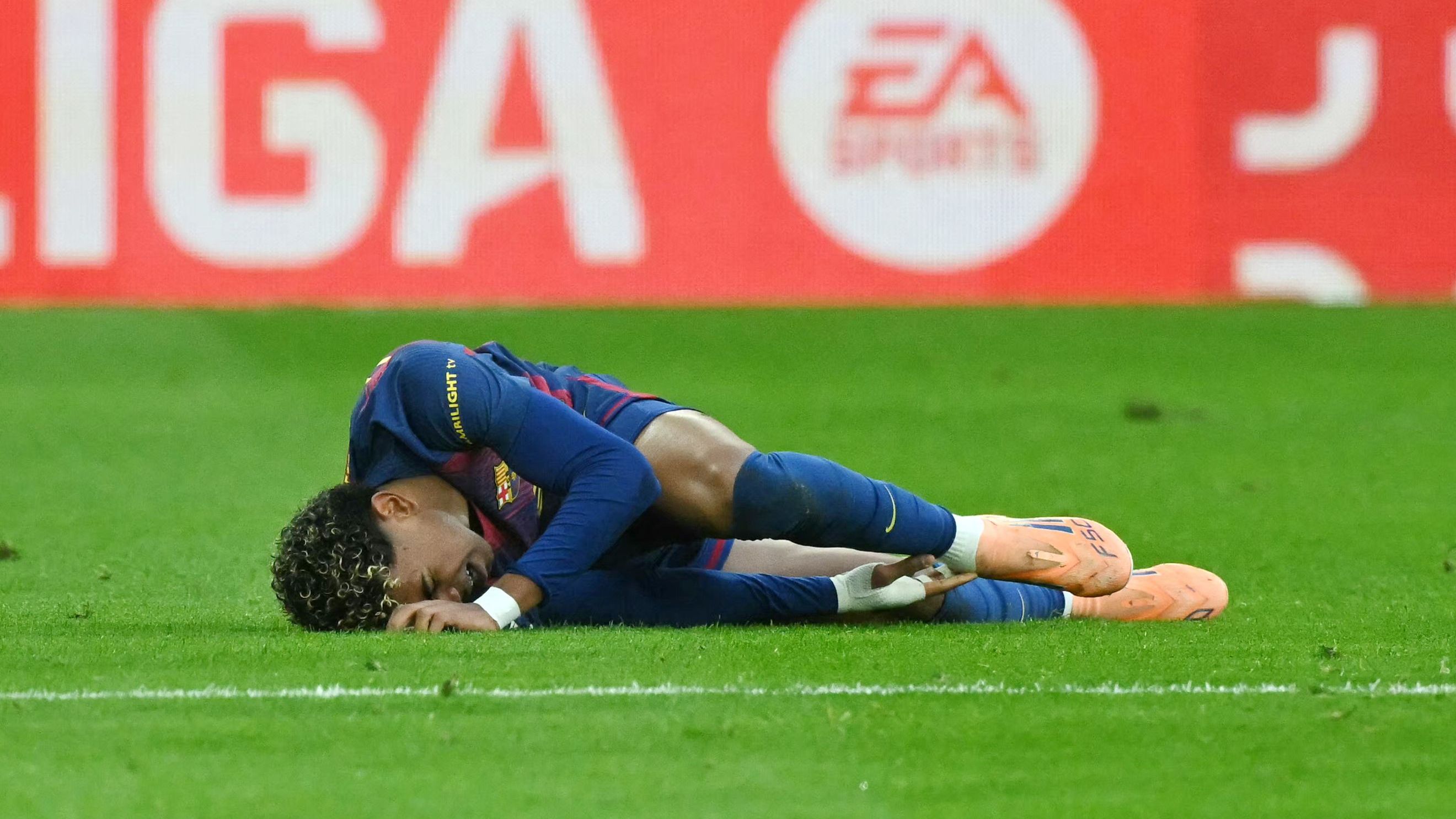 FBL-ESP-LIGA-VILLARREAL-BARCELONA