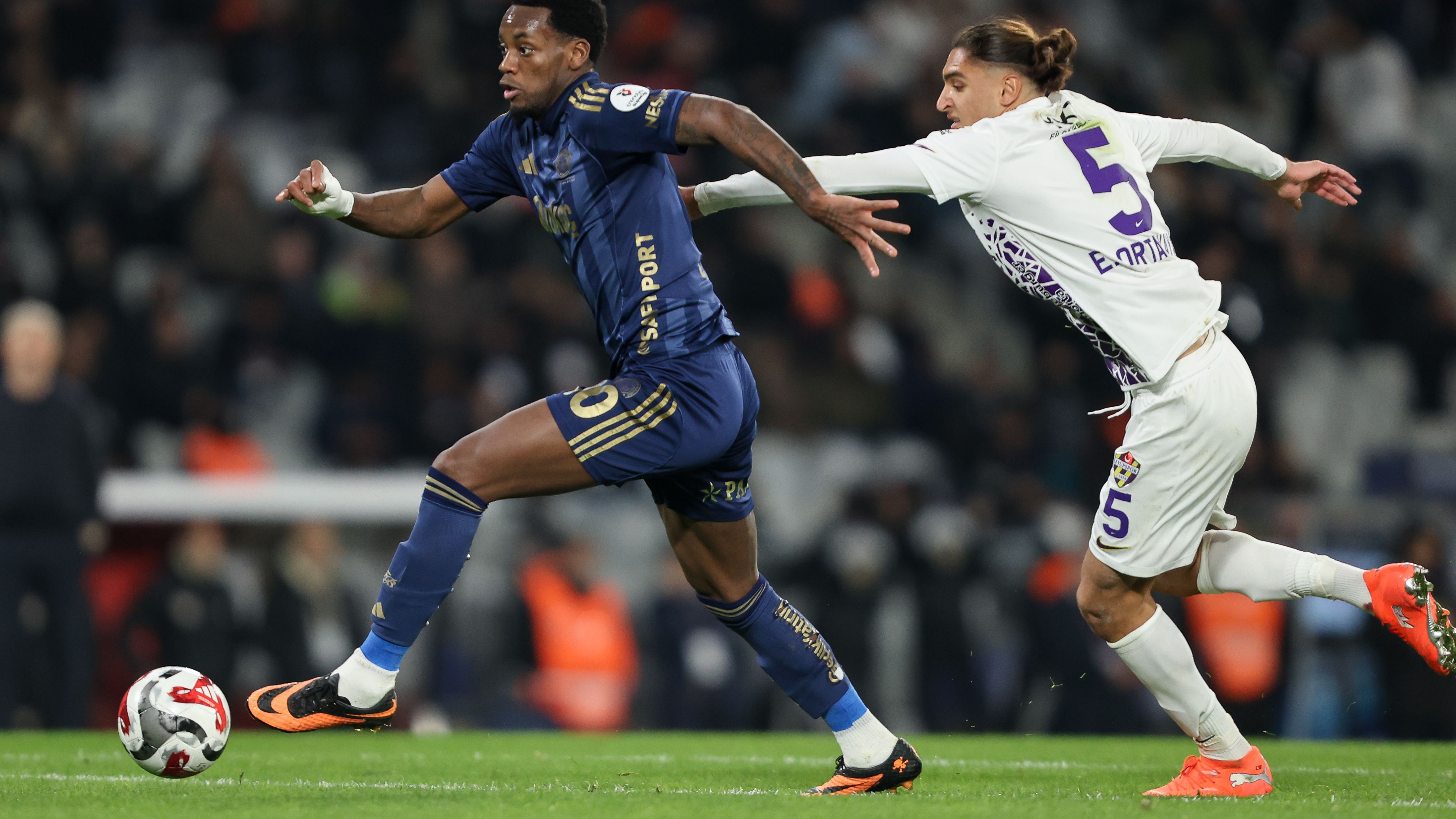 Eyüpspor v Fenerbahce SK - Trendyol Süper Lig