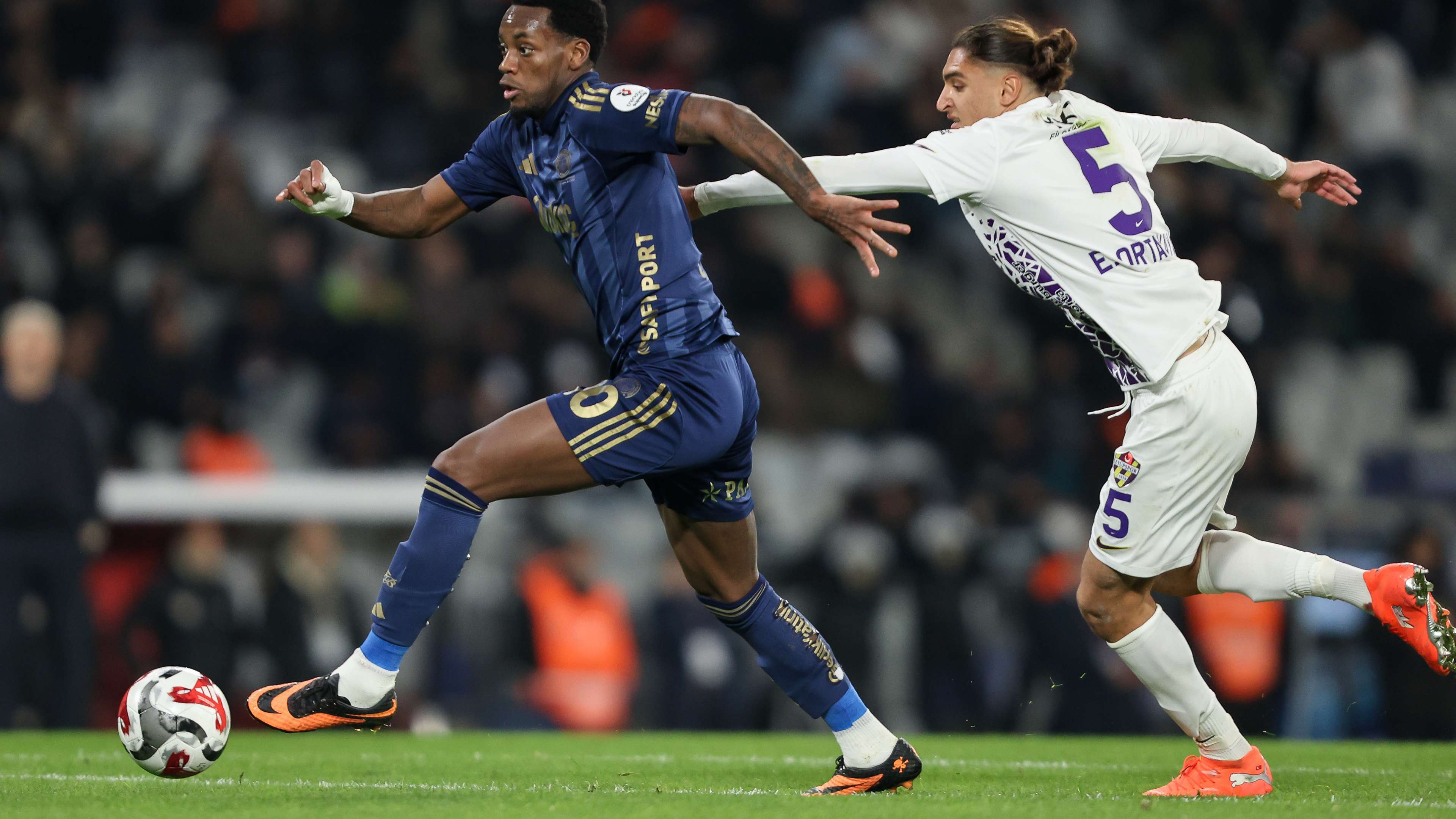 Eyüpspor v Fenerbahce SK - Trendyol Süper Lig