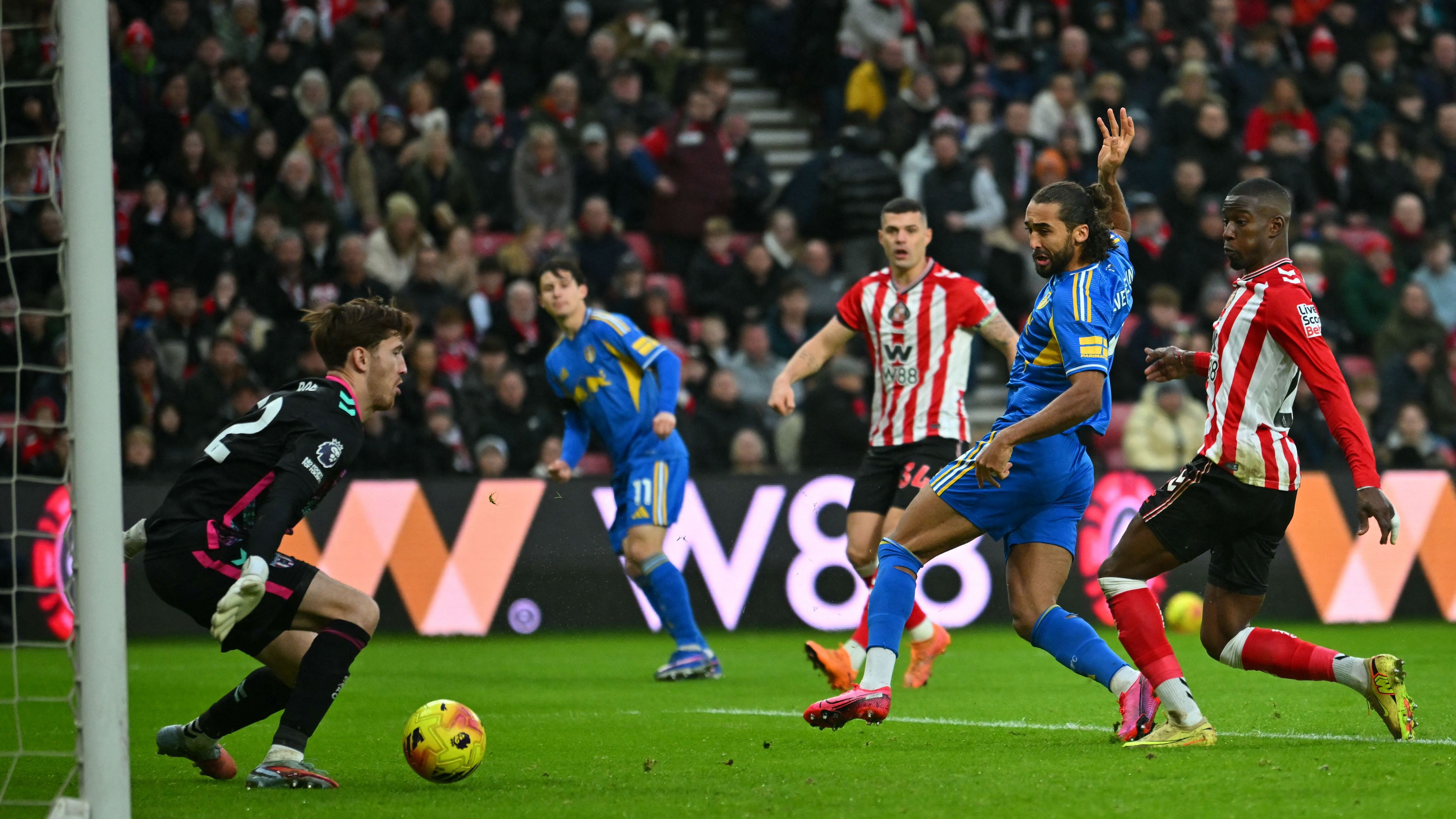 TOPSHOT-FBL-ENG-PR-SUNDERLAND-LEEDS