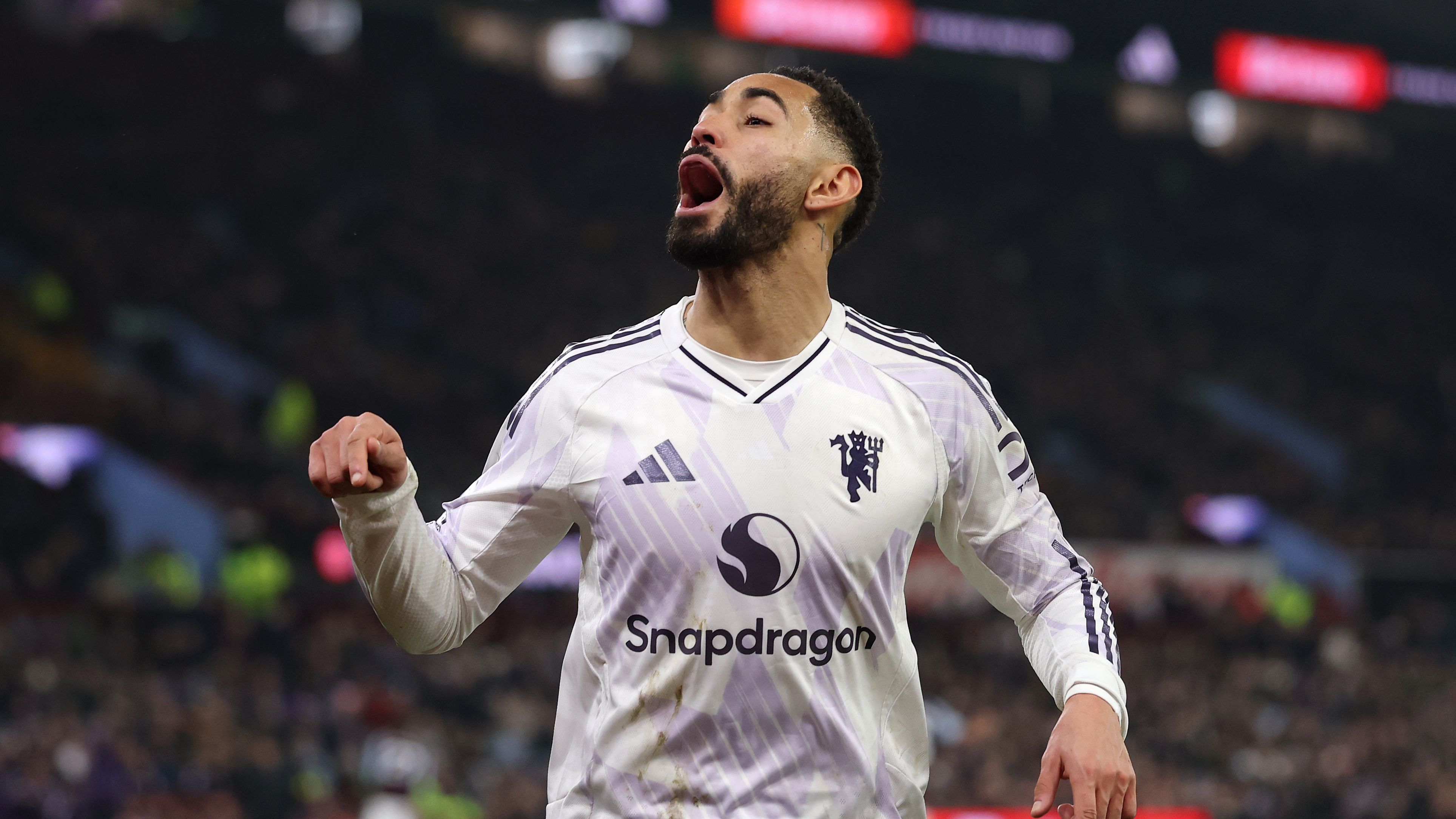 Aston Villa v Manchester United - Premier League