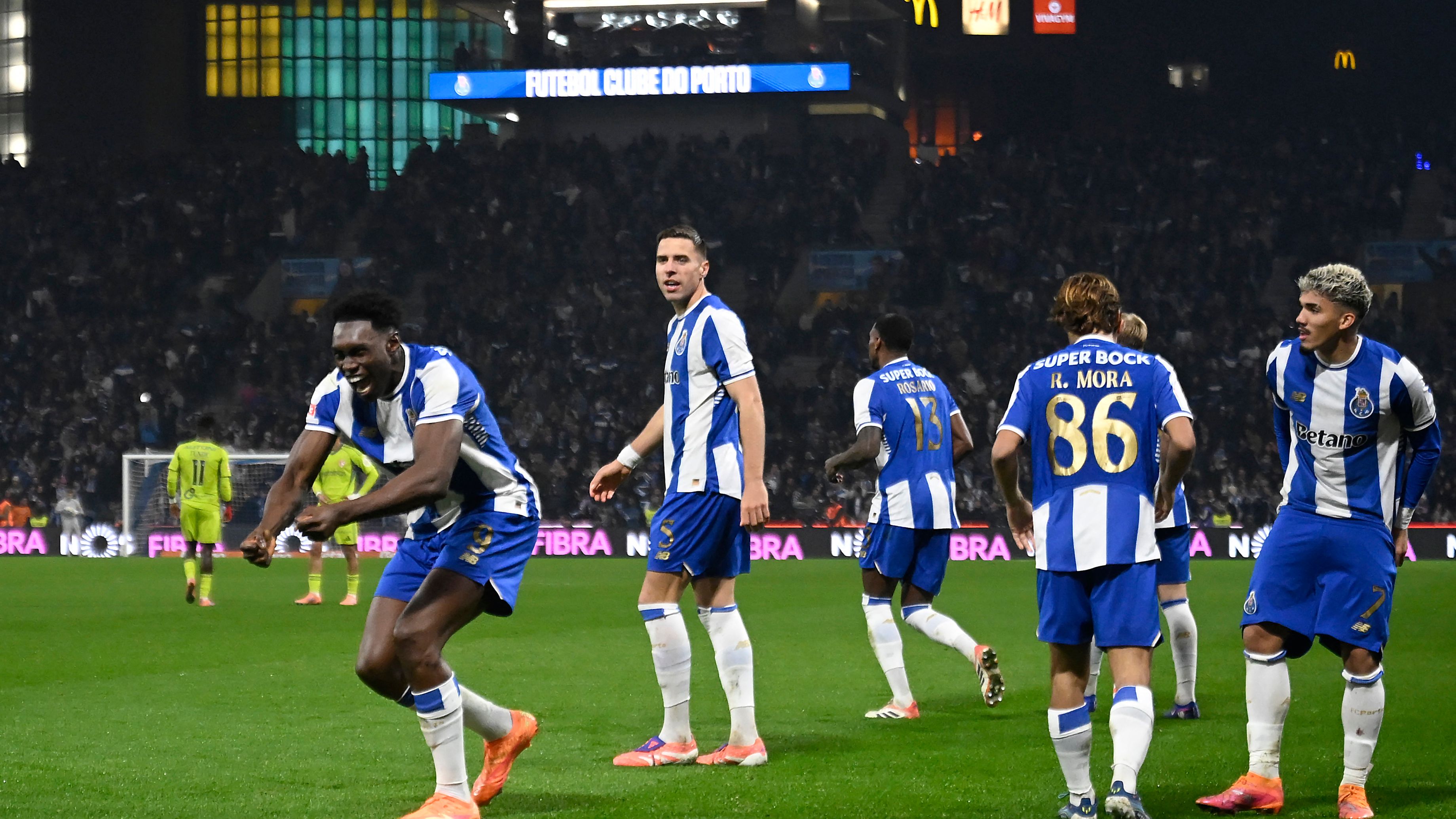 FBL-POR-LIGA-PORTO-AVS