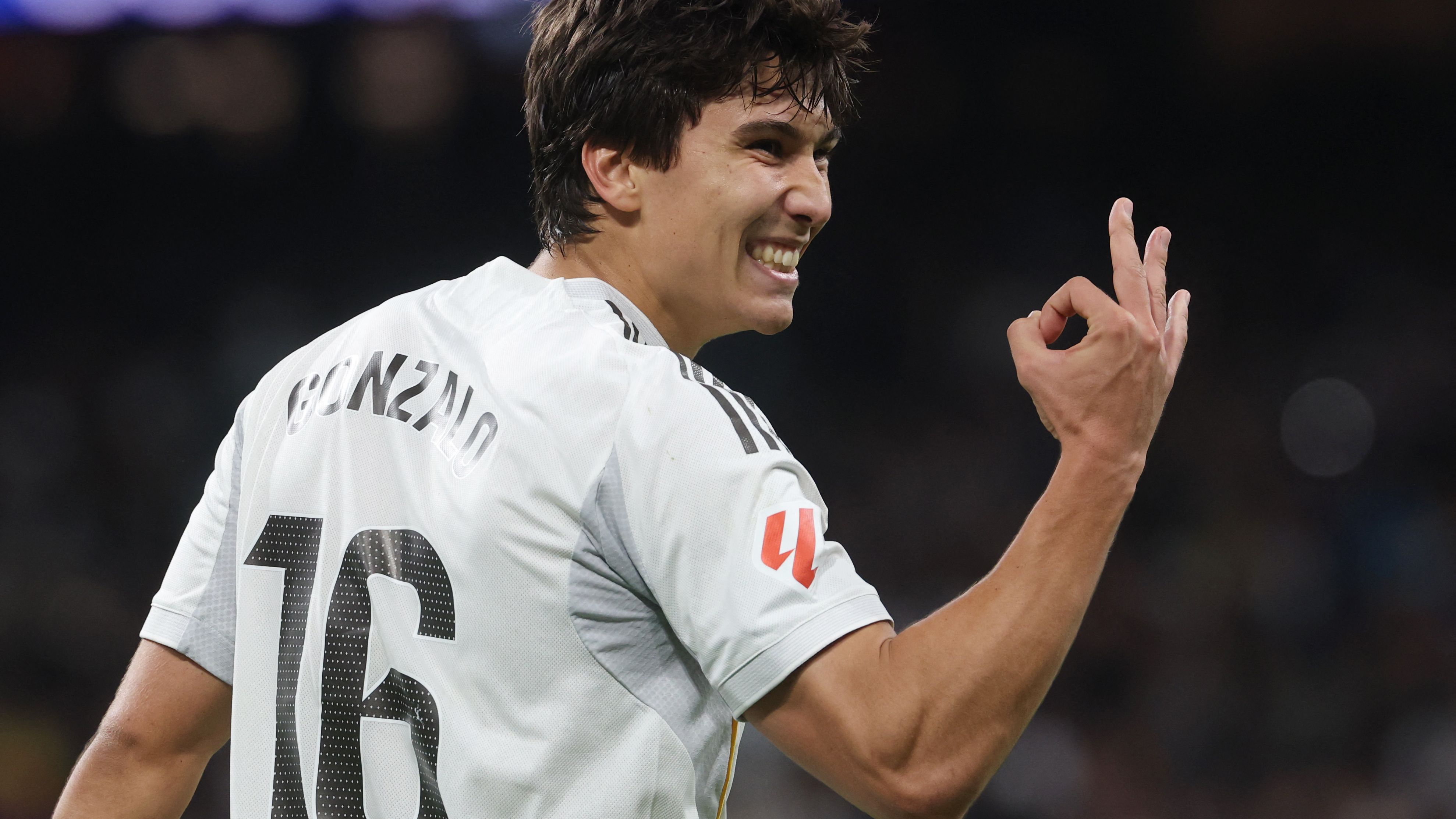 TOPSHOT-FBL-ESP-LIGA-REAL MADRID-BETIS