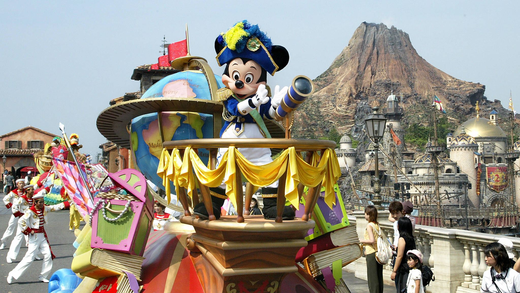 TOPSHOT-JAPAN-DISNEY-ANNIVERSARY