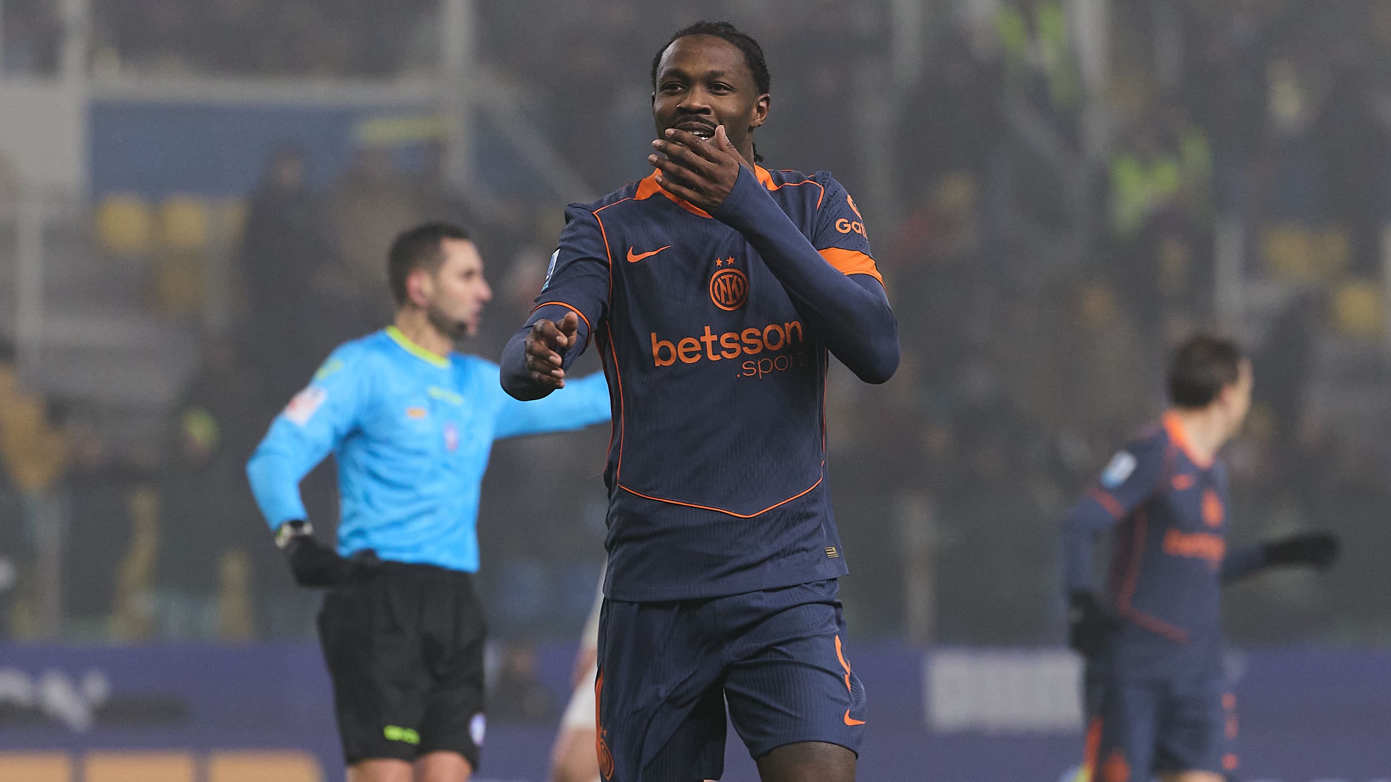 Parma 0-2 Inter Milan: Cristian Chivu ‘Sakiti’ Mantan Klub Di Tardini, Gol Telat Marcus Thuram & Federico Dimarco Bikin Nerazzurri Kedinginan Di Puncak