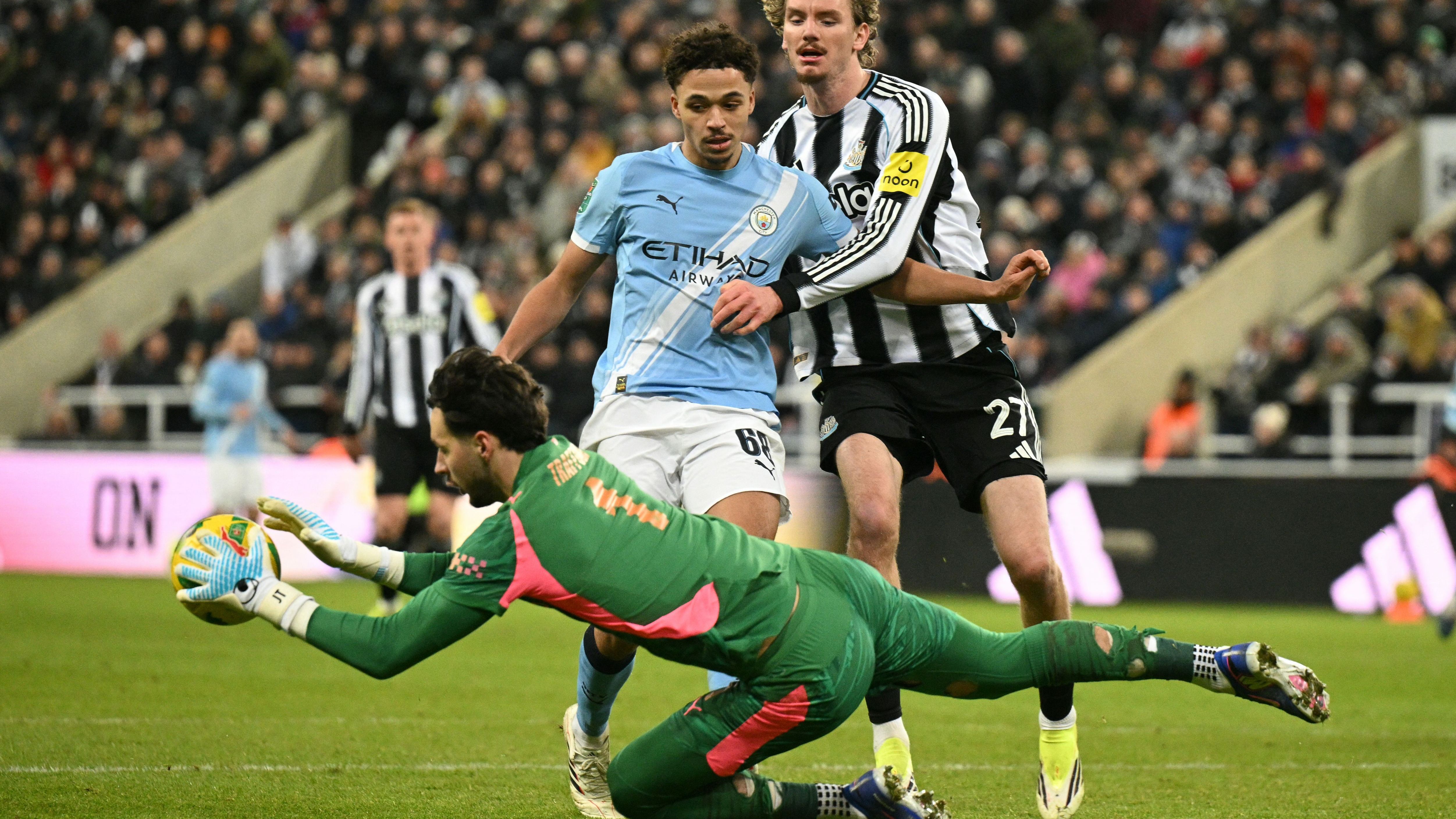 FBL-ENG-LCUP-NEWCASTLE-MAN CITY