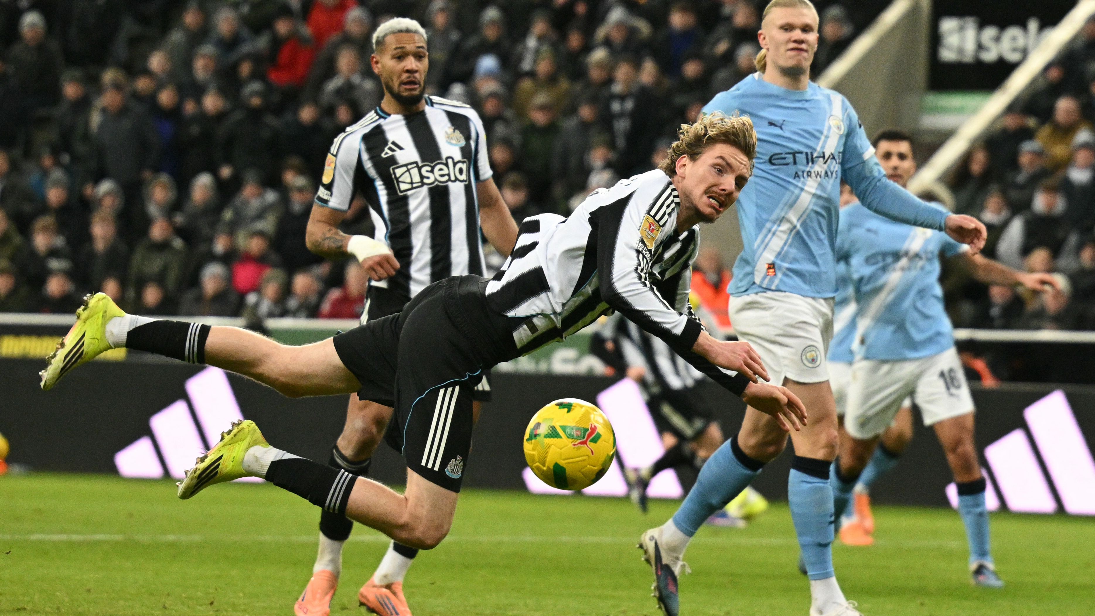 FBL-ENG-LCUP-NEWCASTLE-MAN CITY