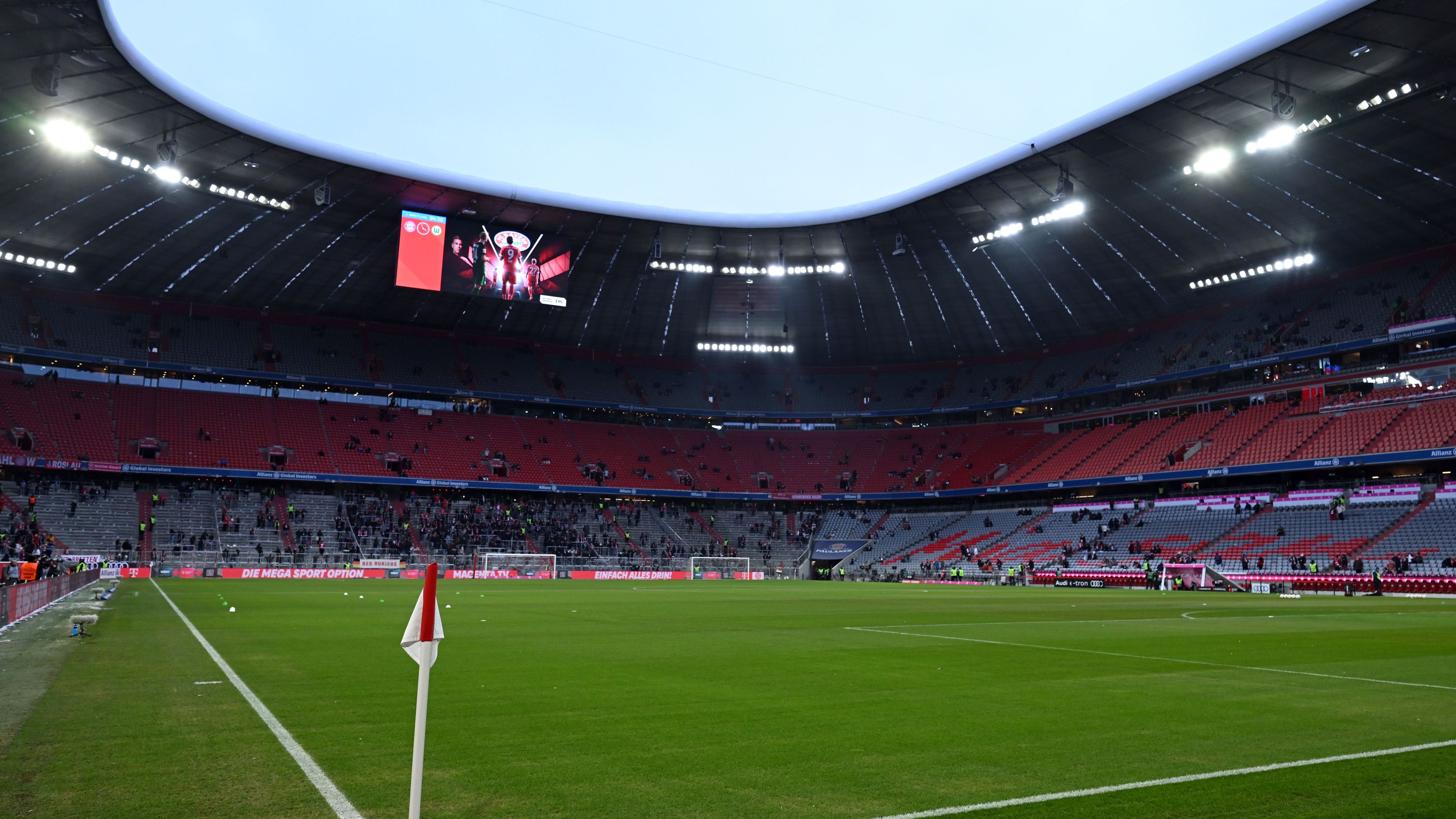 FC Bayern München v VfL Wolfsburg - Bundesliga