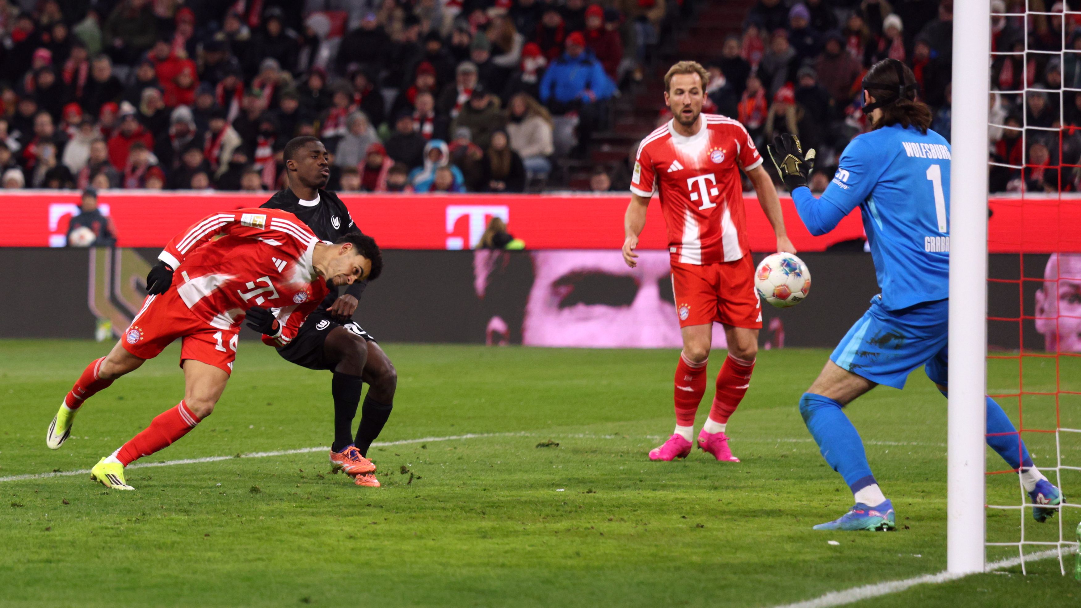 FC Bayern München v VfL Wolfsburg - Bundesliga
