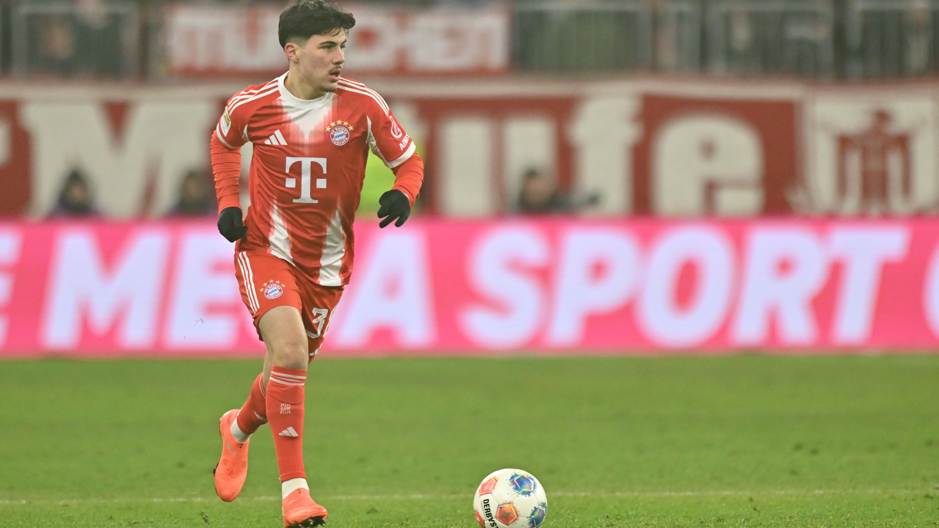 FC Bayern München v VfL Wolfsburg - Bundesliga