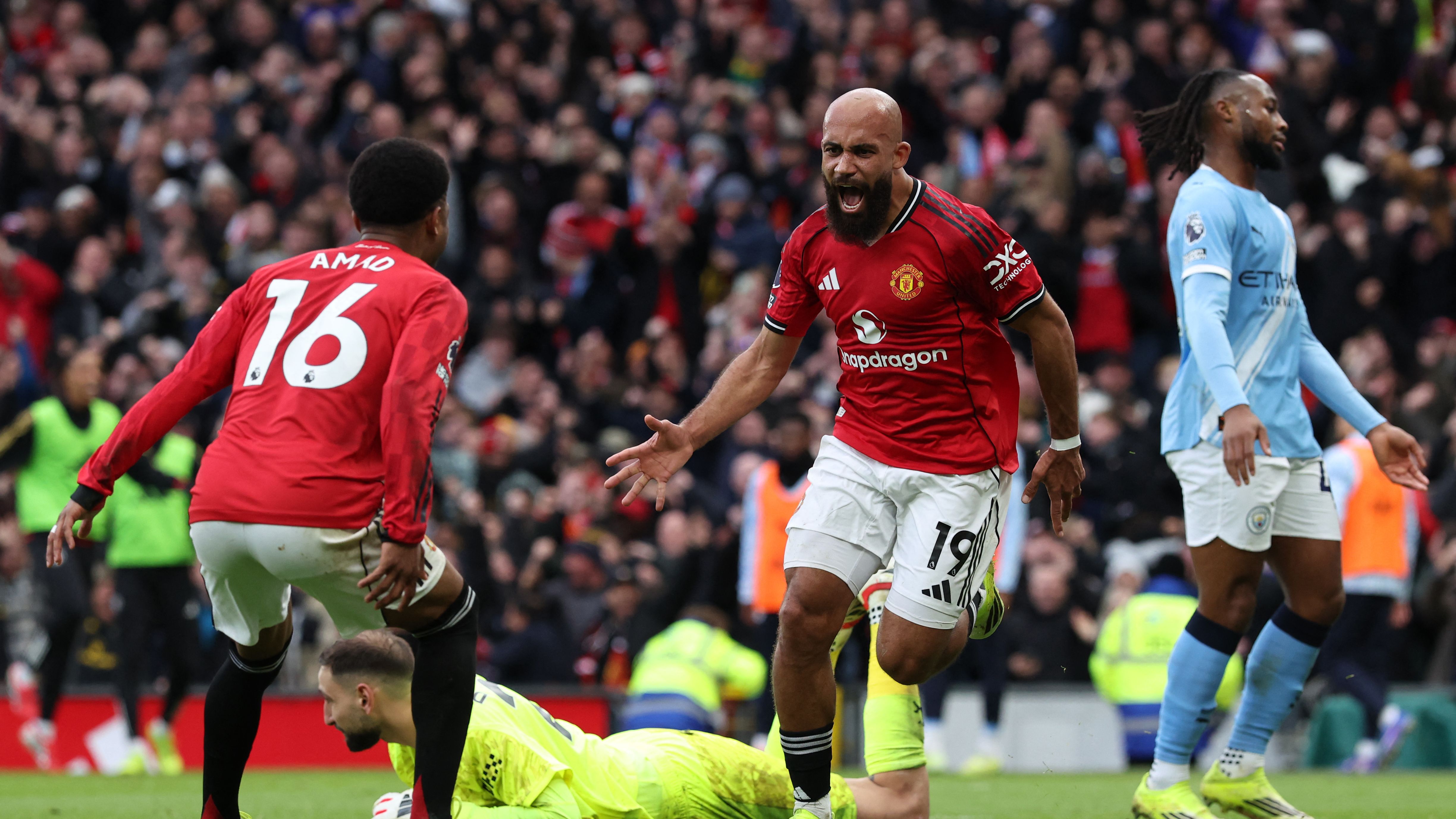 TOPSHOT-FBL-ENG-PR-MAN UTD-MAN CITY