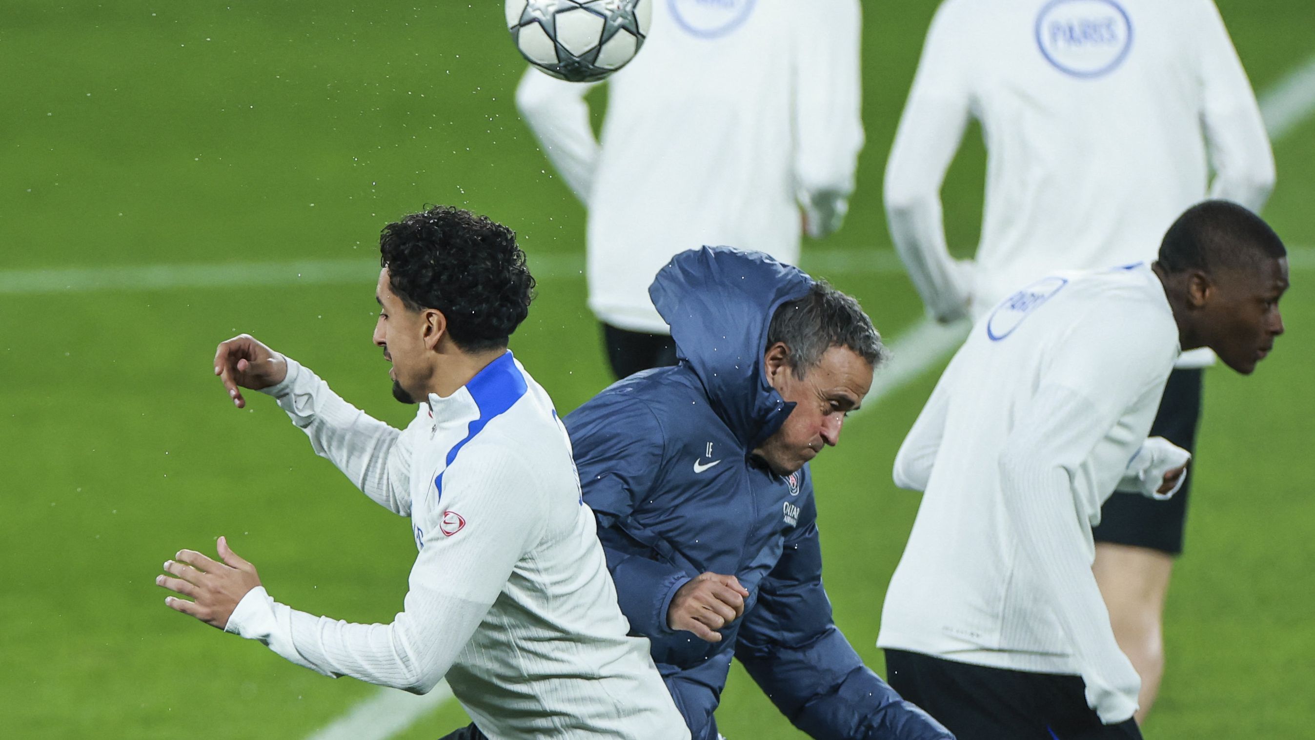 TOPSHOT-FBL-EUR-C1-PARIS SG-TRAINING